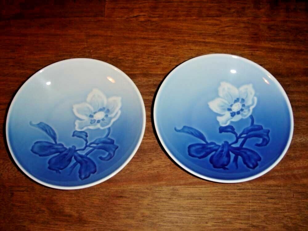 2 SMALL dishes CHRISTMAS ROSE # 30 Bing  Grondahl Royal Copenhagen 1962-70