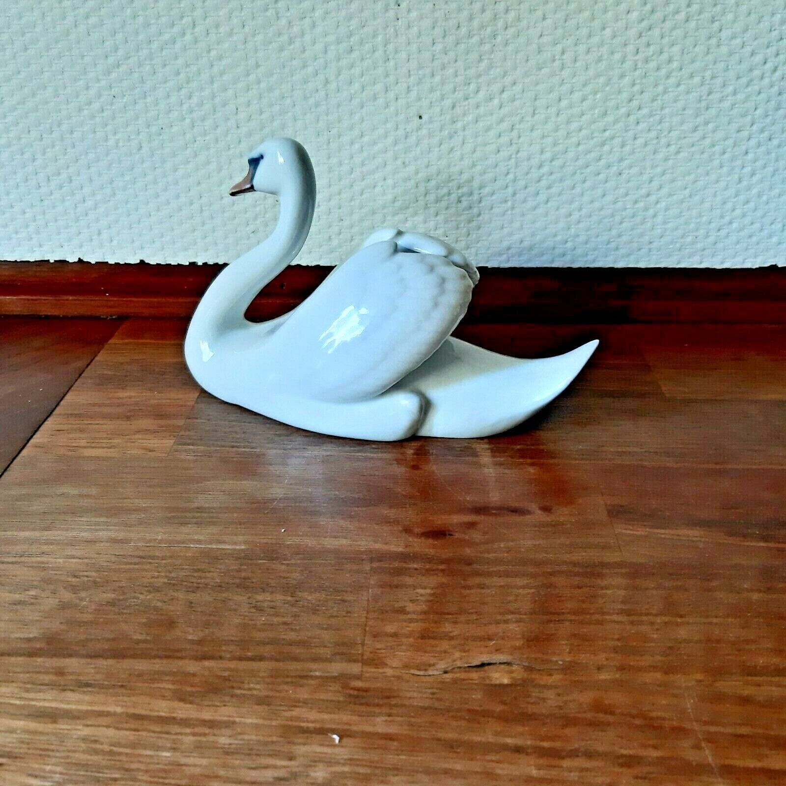 SWAN by Erik Nielsen for ROYAL COPENHAGEN Denmark # 073 Very Sweet & Fact 1st