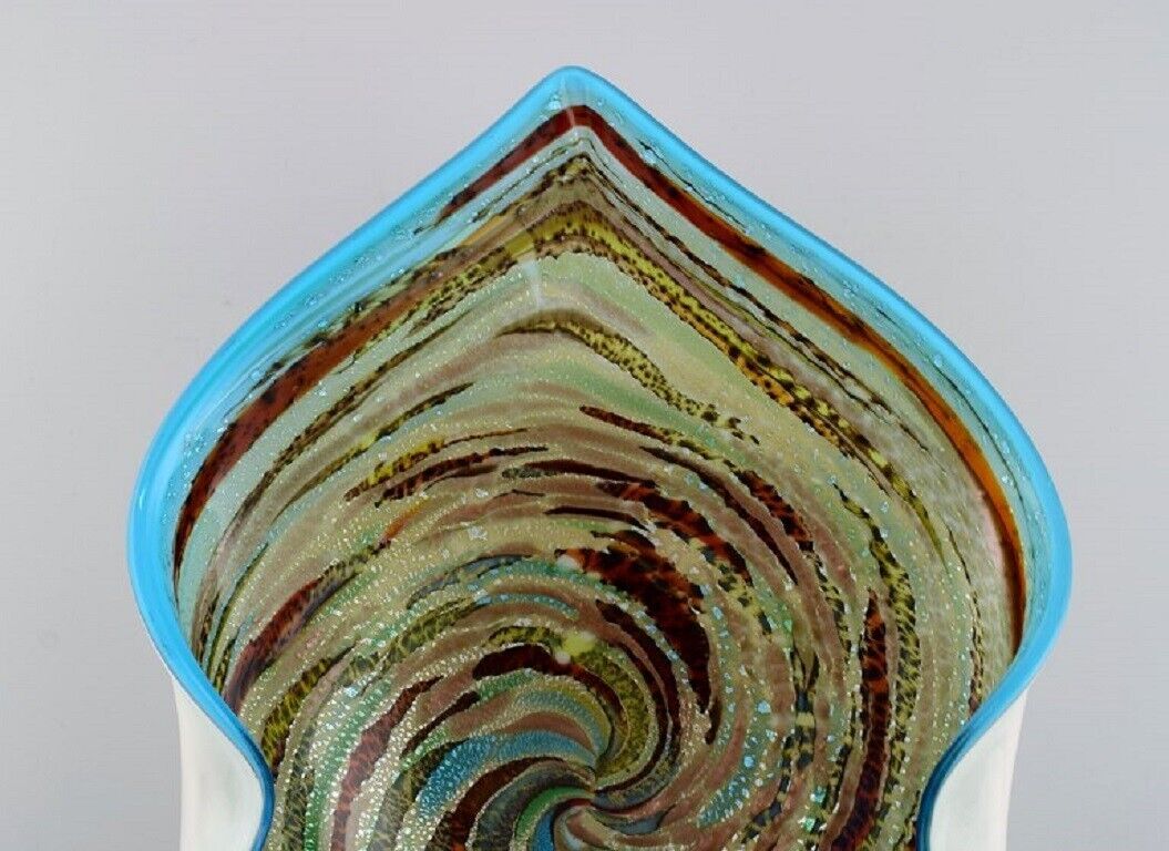 Large Murano bowl in polychrome mouth-blown art glass with wavy edge