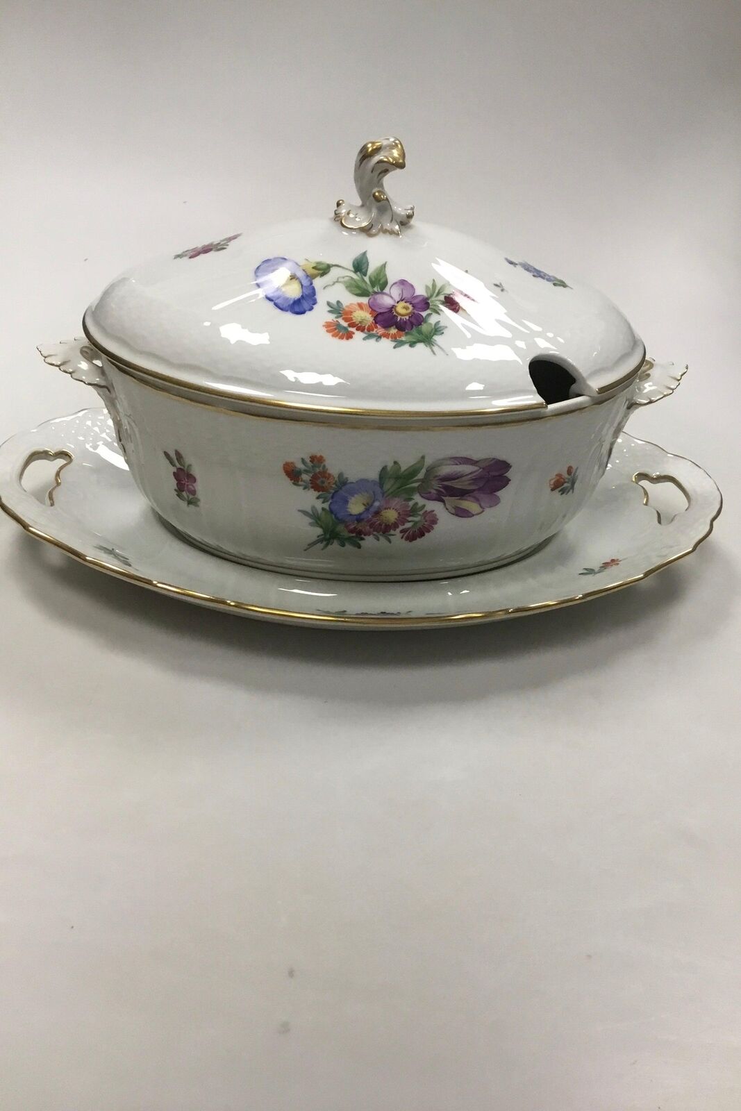 Royal Copenhagen Saxon Flower Light Terrine No 493/1666 with saucer No 493/1671