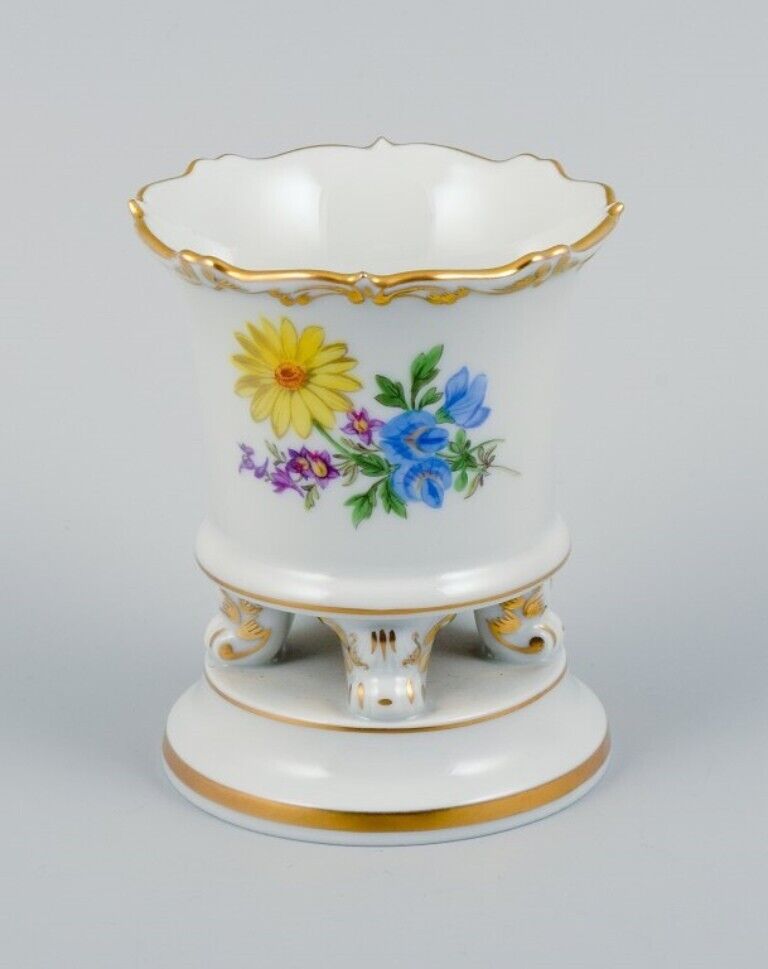 Meissen Germany small vase on four feet hand-painted with floral motif