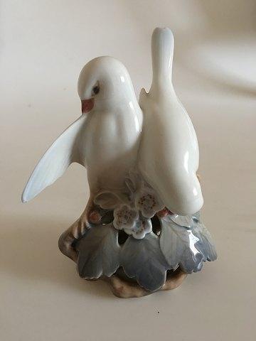 Royal Copenhagen Figurine Lovebirds No 402/056