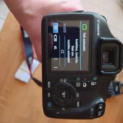 Canon 1100D 12mp 16gb ram 18-55mm objektiv og læ