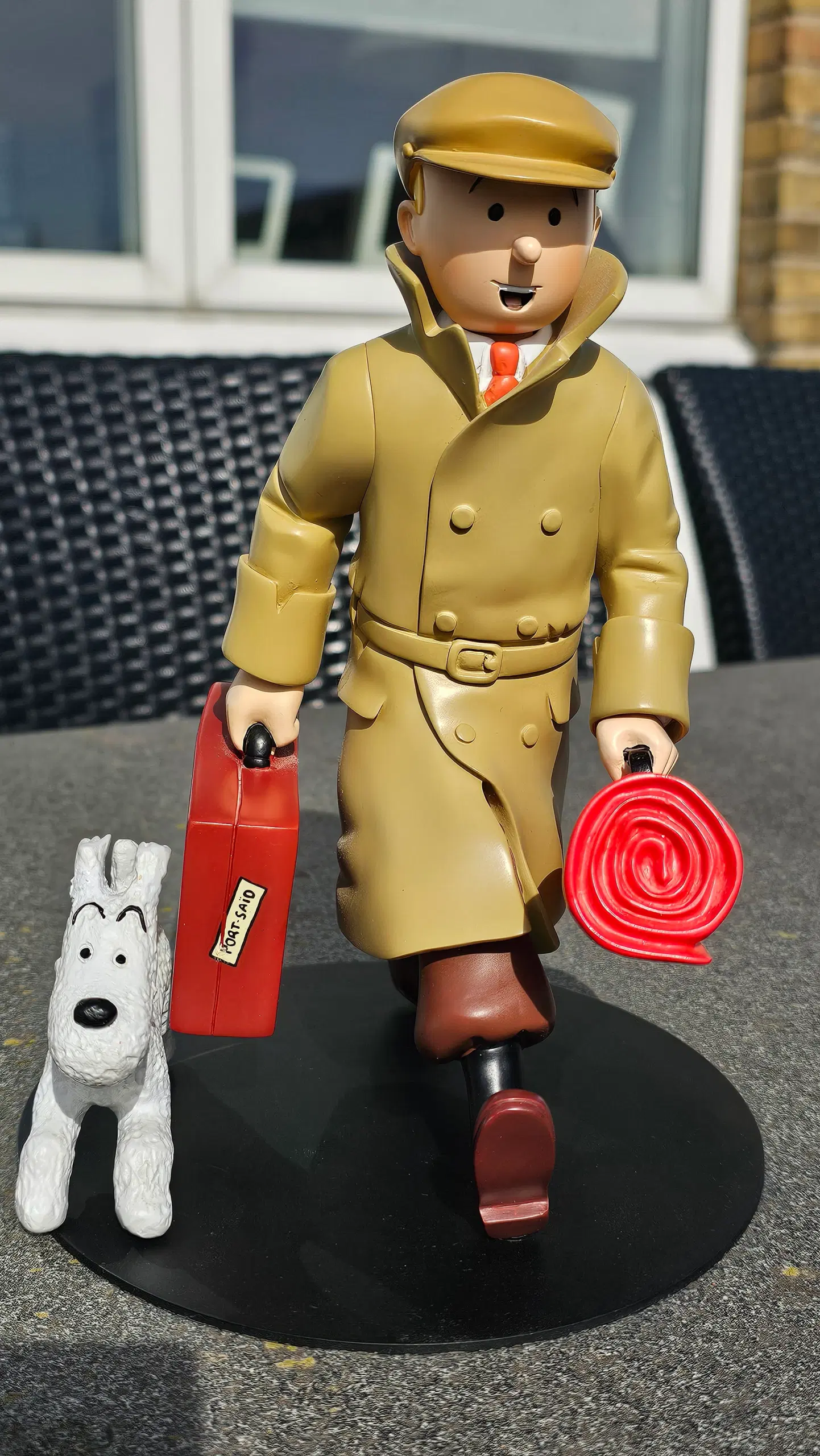 Tintin Ankommer statue