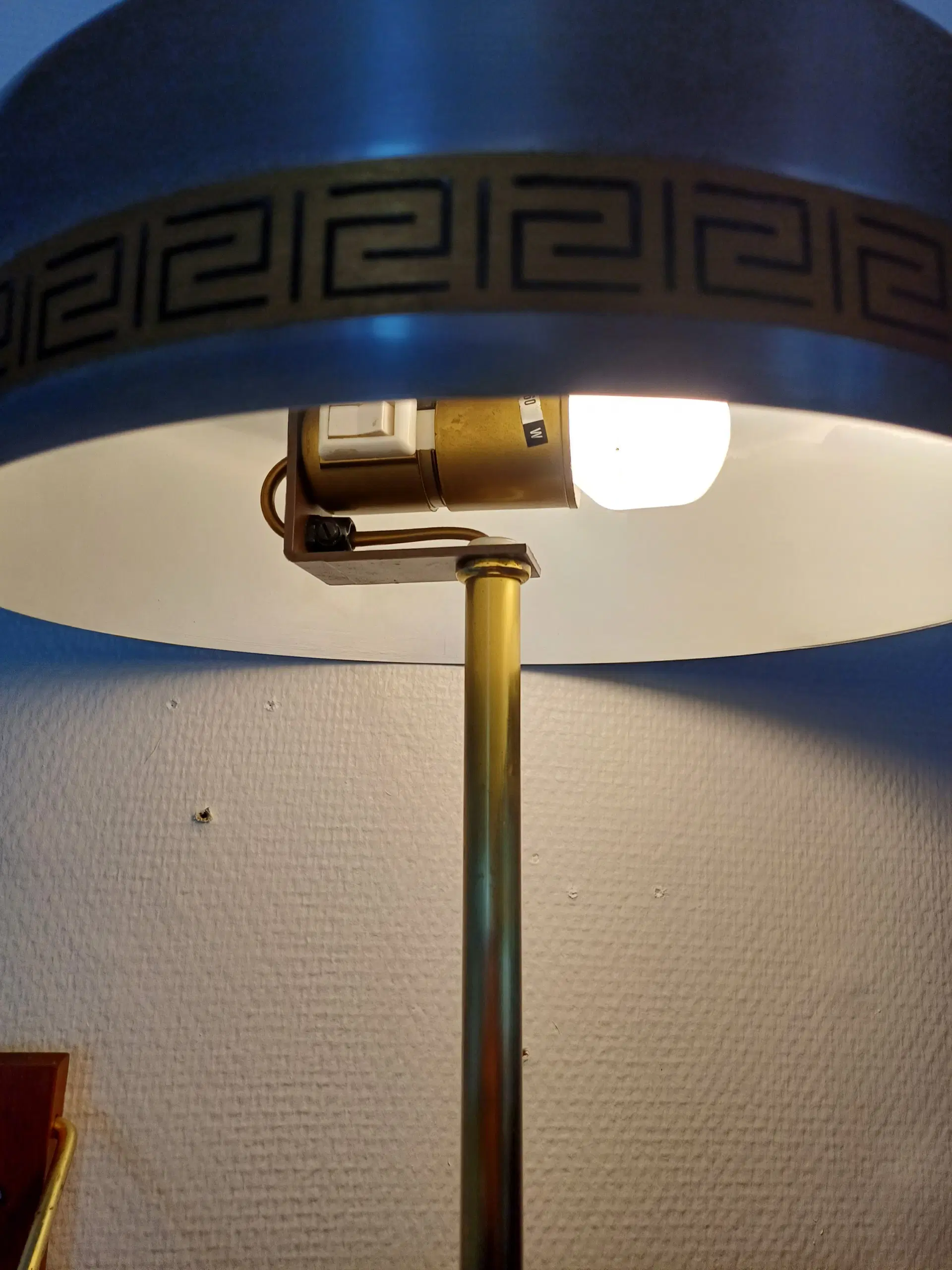 Bordlampe fra 70erne lavet af vitrika