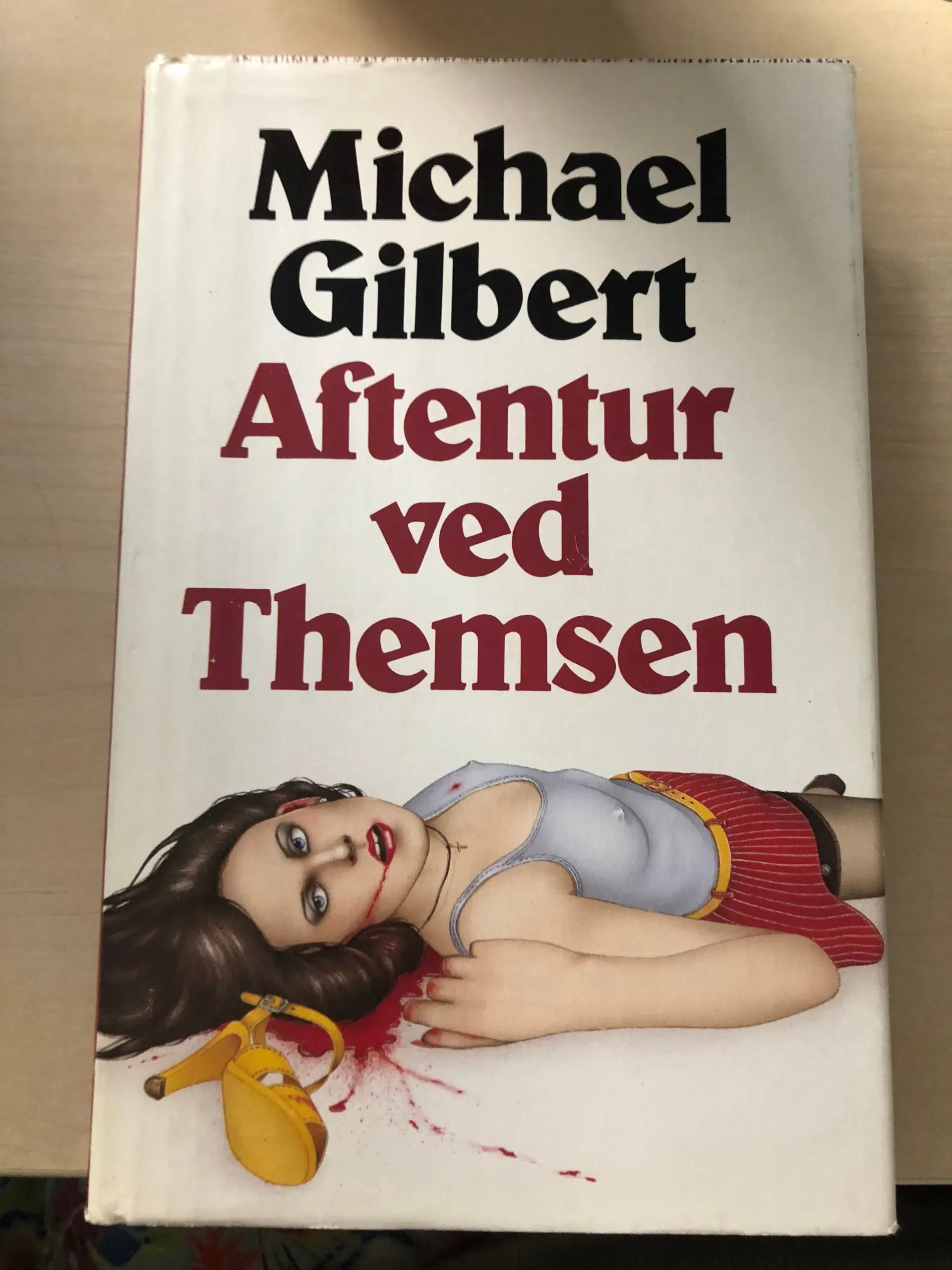 Bog: Aftentur ved Themsen af Michael Gilbert