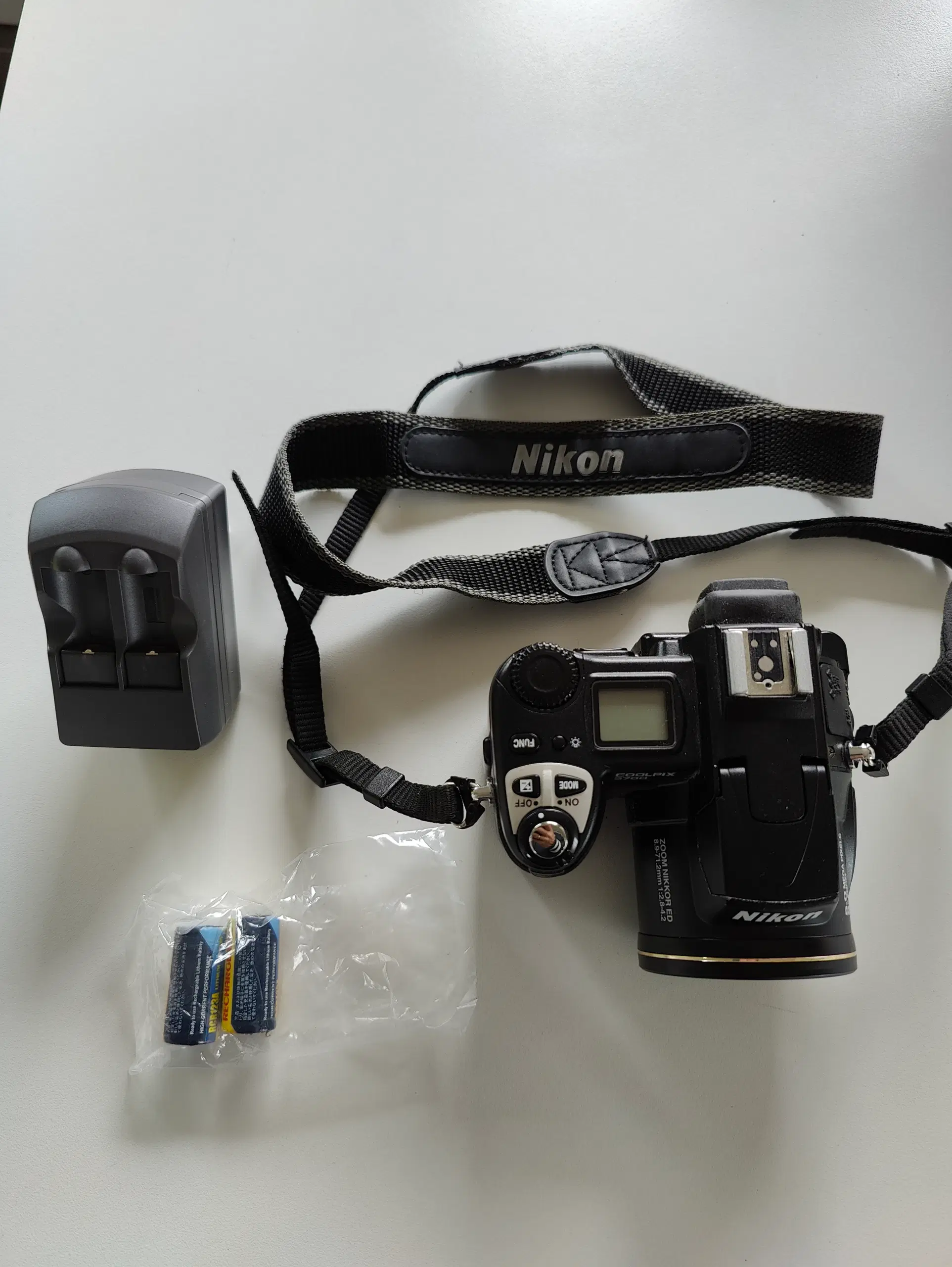 Nikon Coolpix 5700