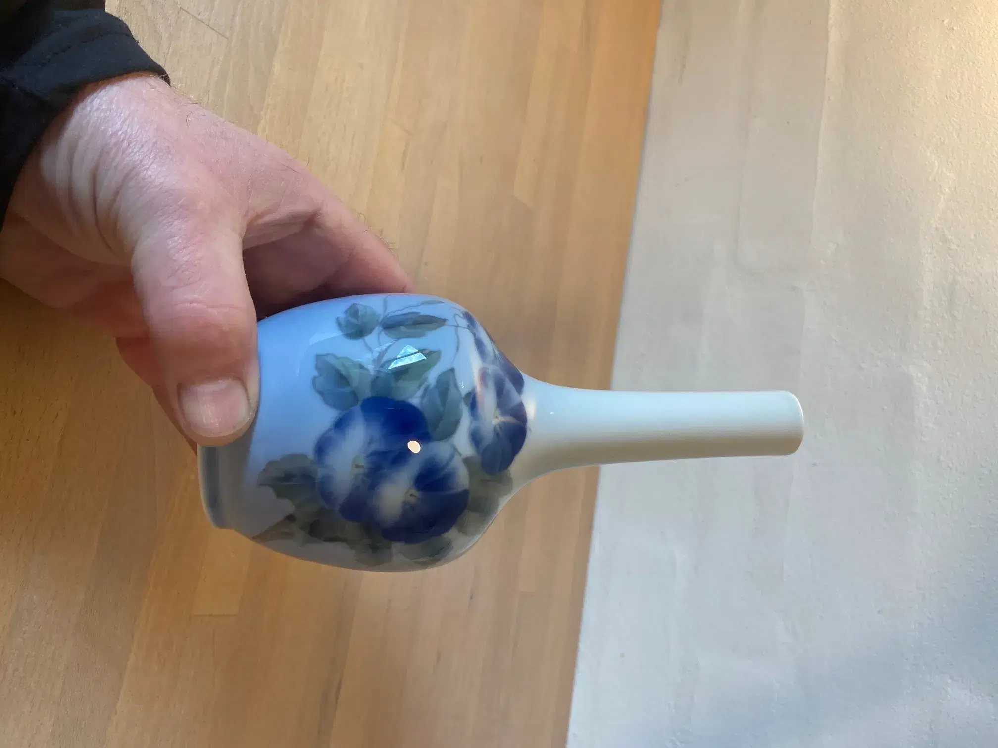 Royal Copenhagen vase lyseblå 20 cm høj