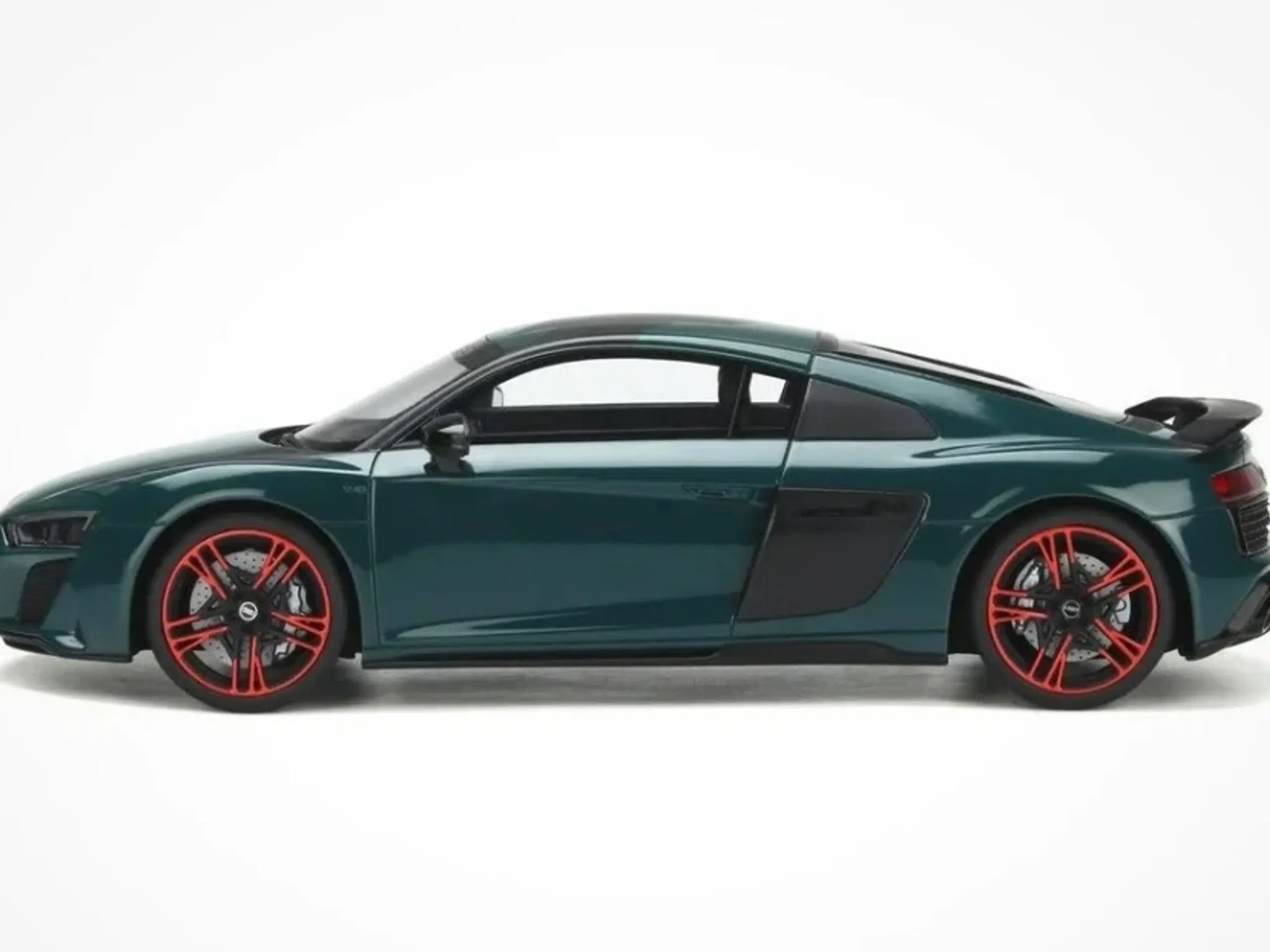 1:18 Audi R8