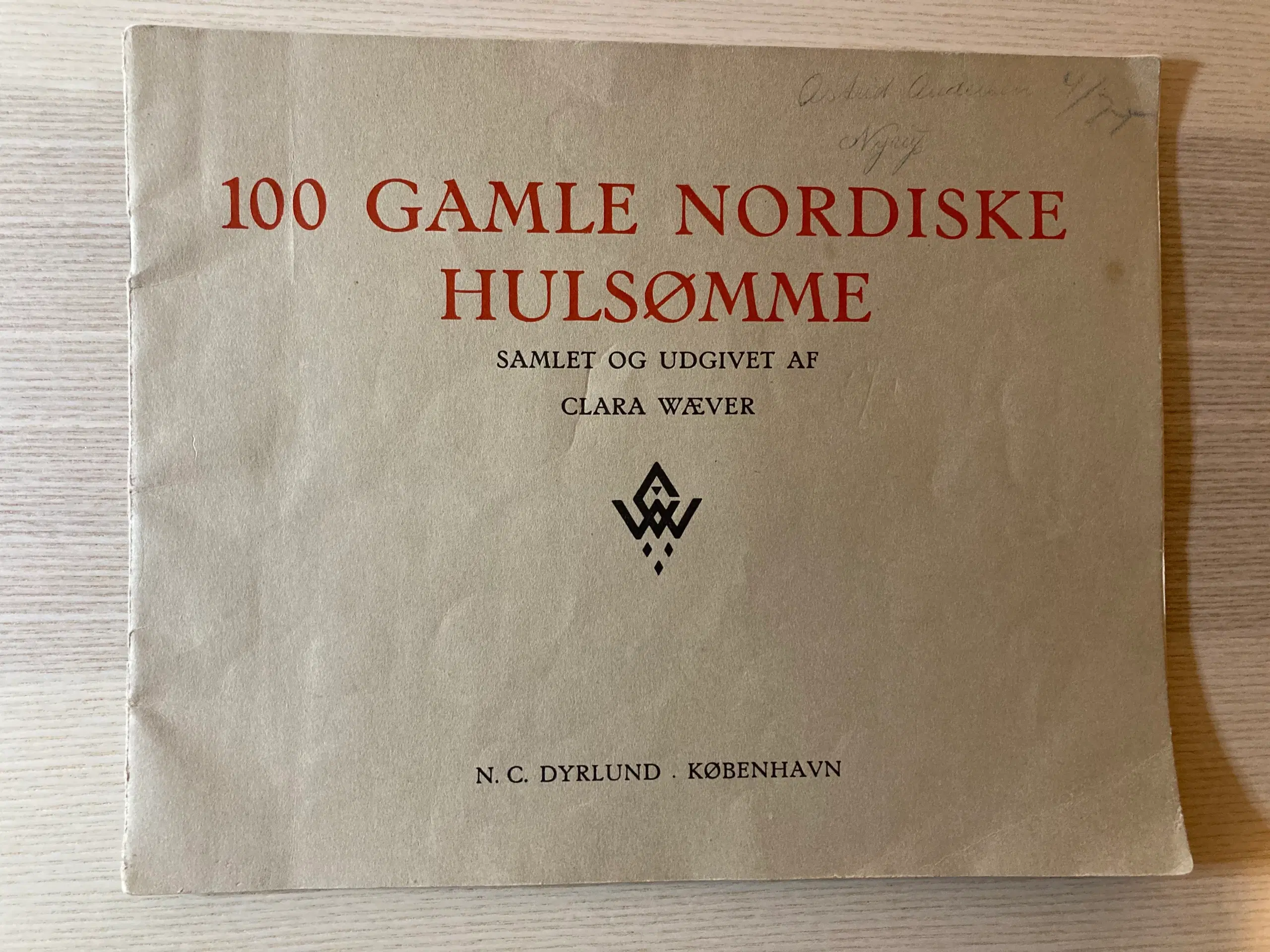 100 gamle nordiske hulsømme - Clara Wæver