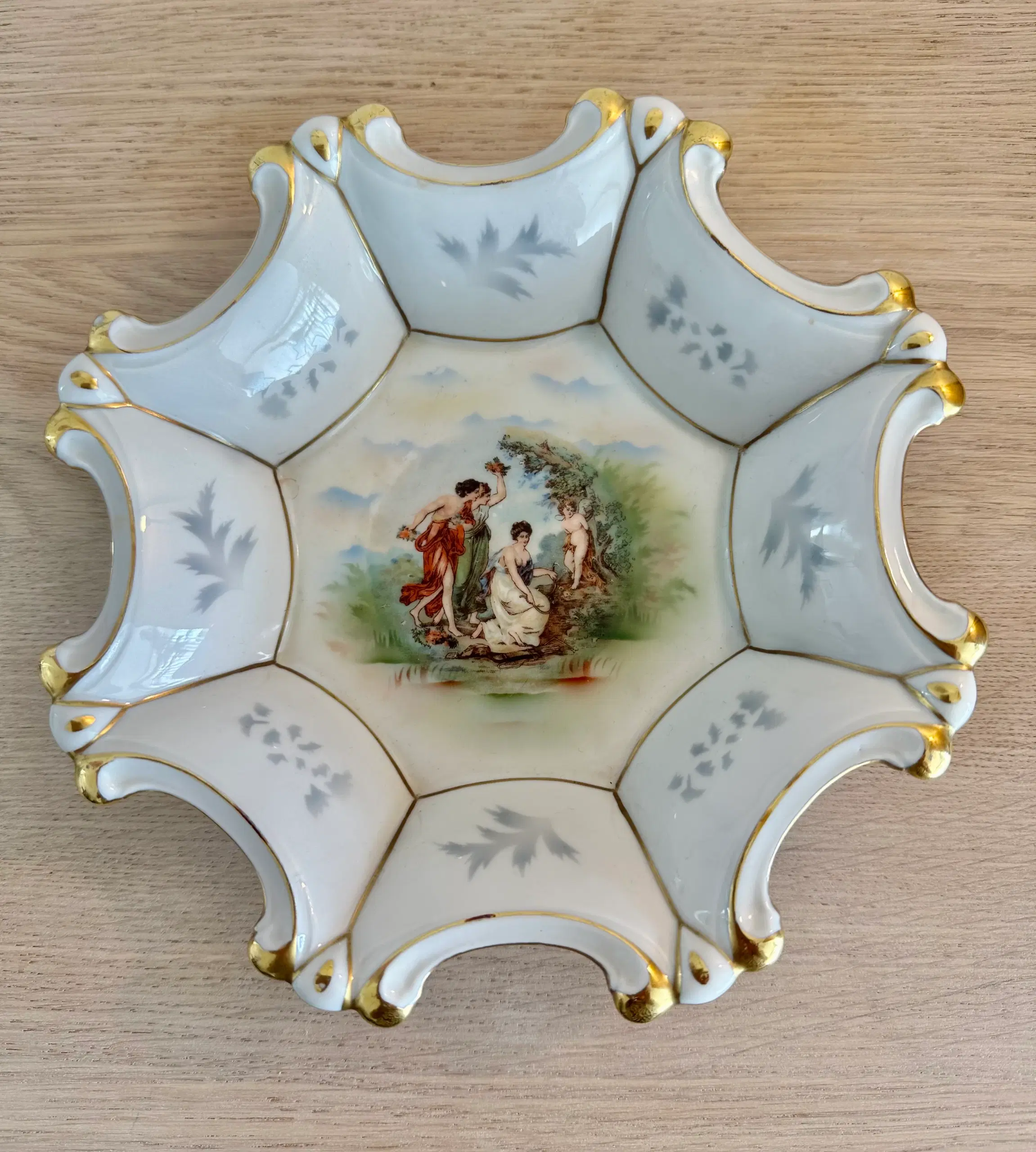 Vintage/antikke genstande af porcelæn sælges