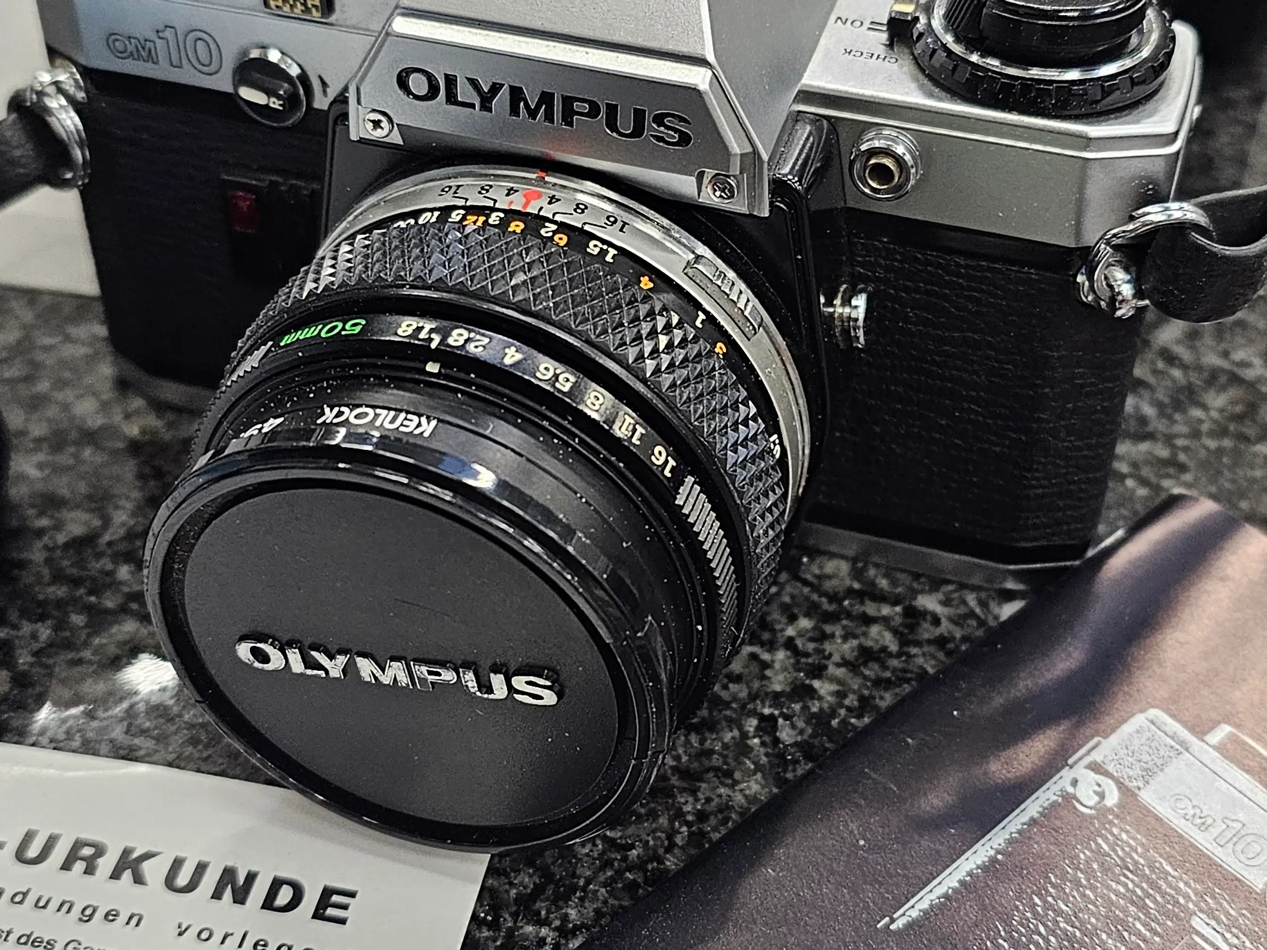 Olympus OM10, spejlreflekskamera i tiptop stand