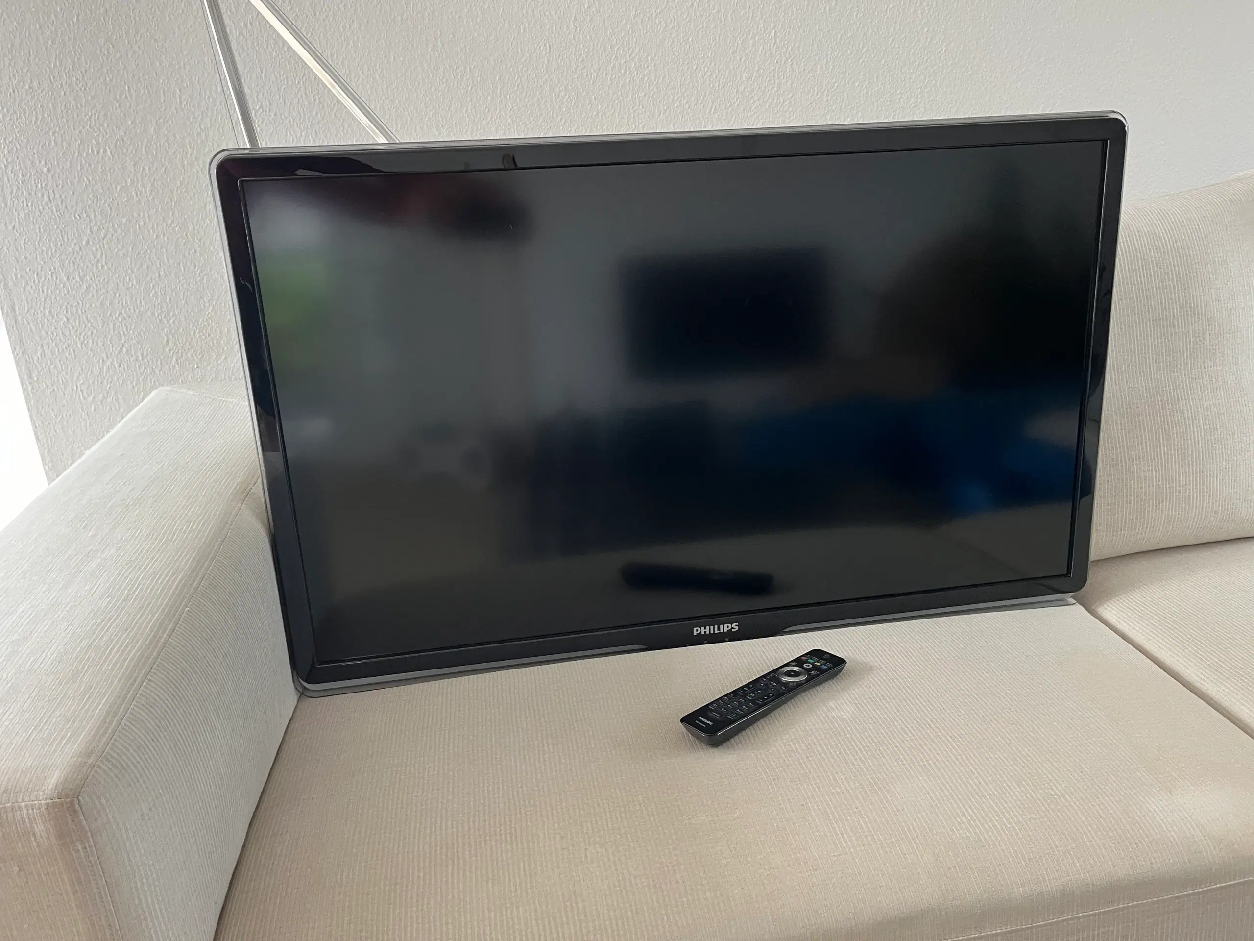 Philips 42" LCD TV (HD og Ambilight)