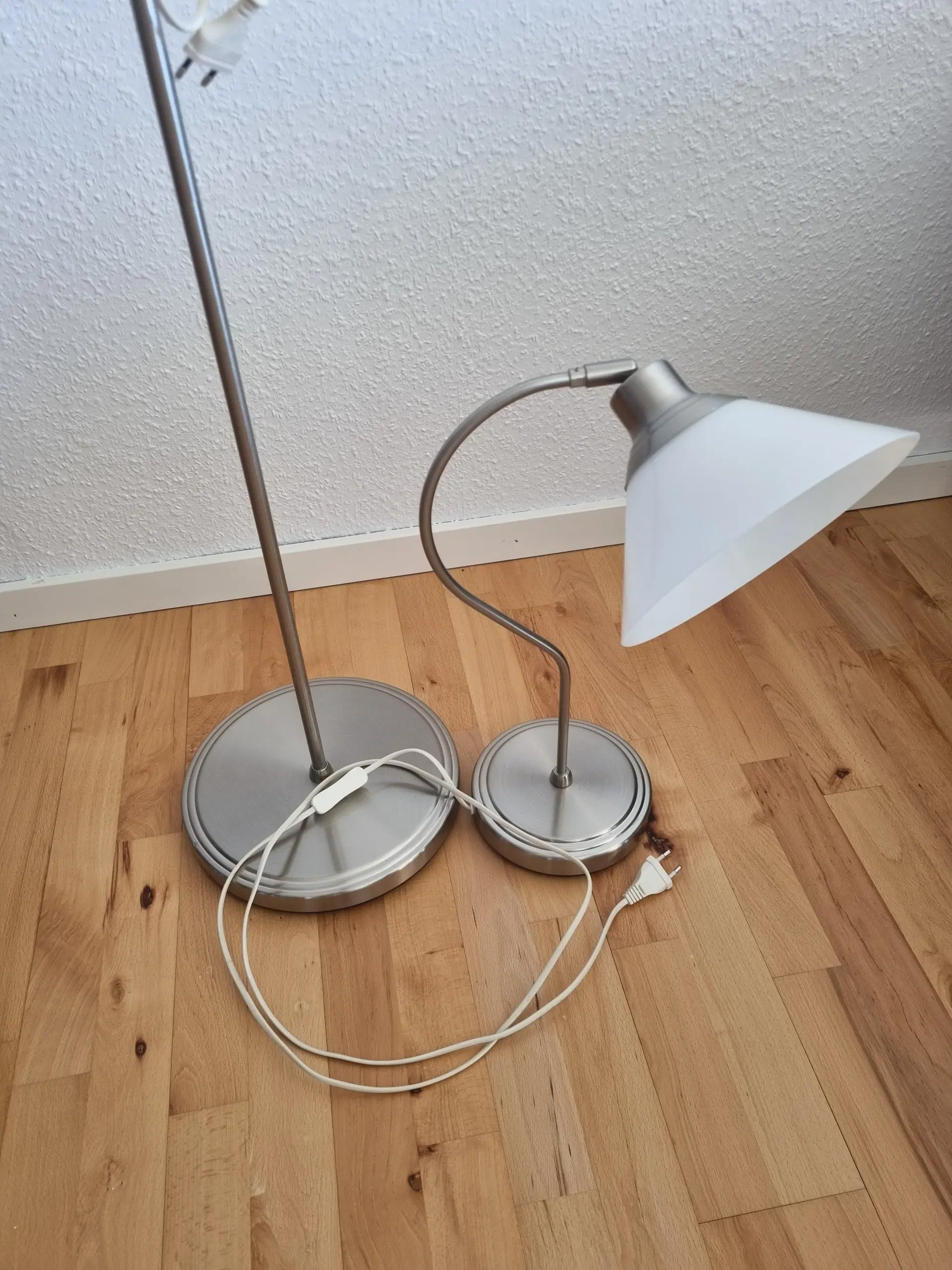 Gulvlampe og bordlampe