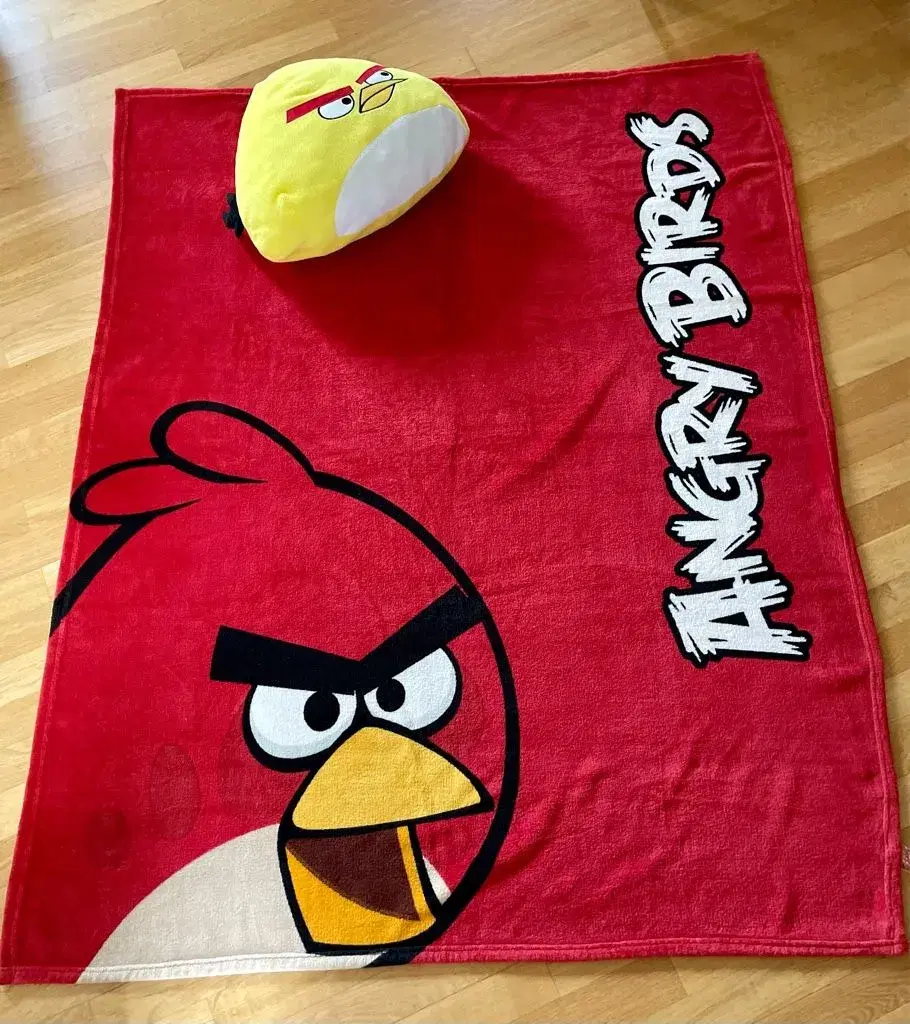 Lækkert Angry Birds tæppe og pude