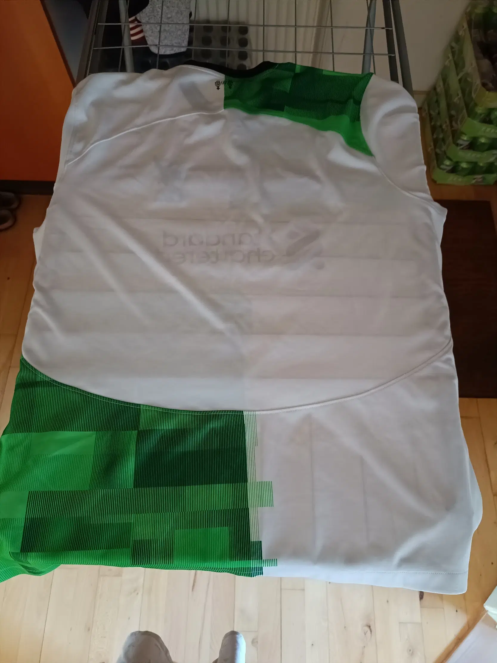 Liverpool udebane t-shirt + shorts