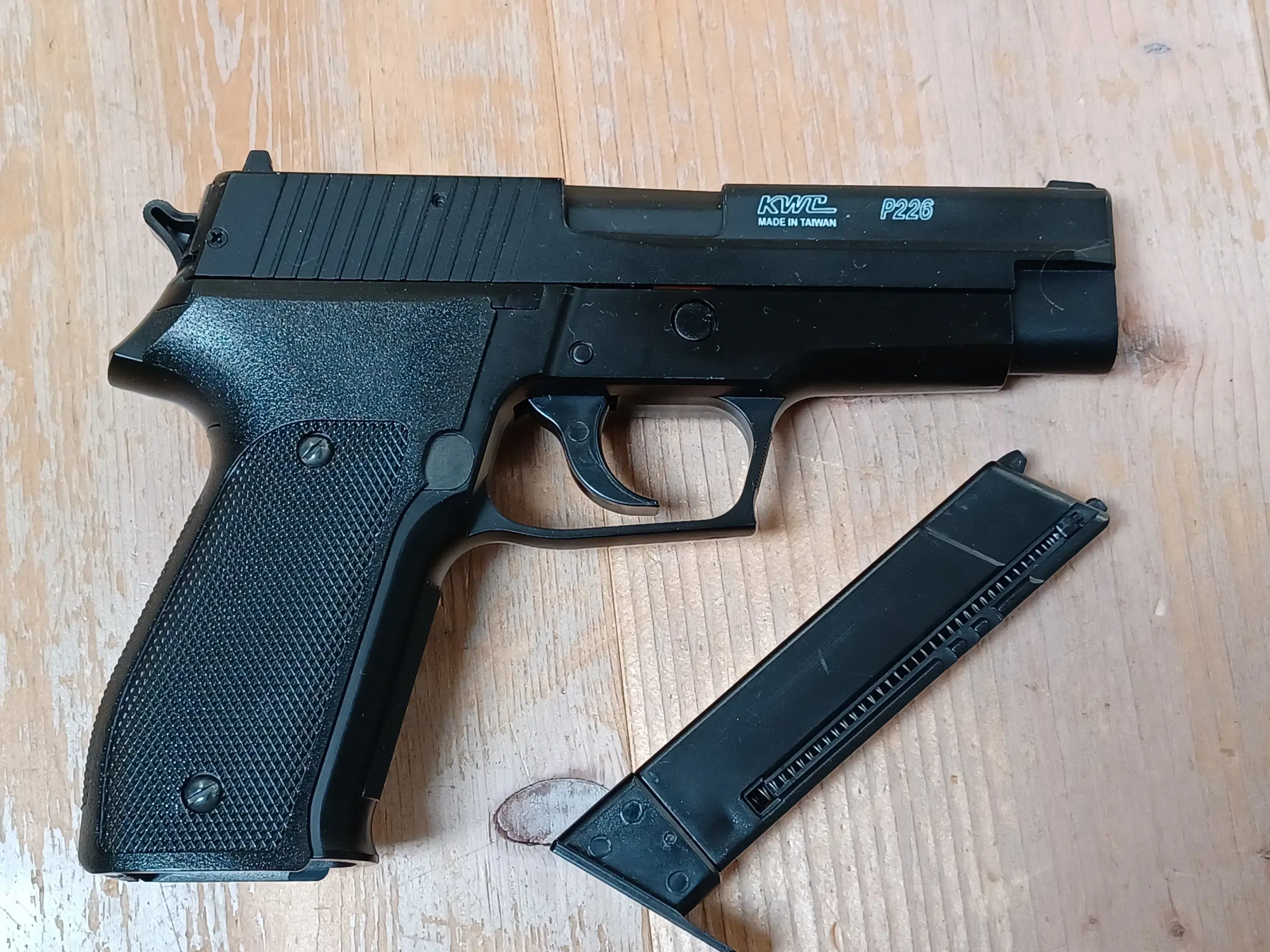 Sig Sauer P226 fra KWC (manuel)