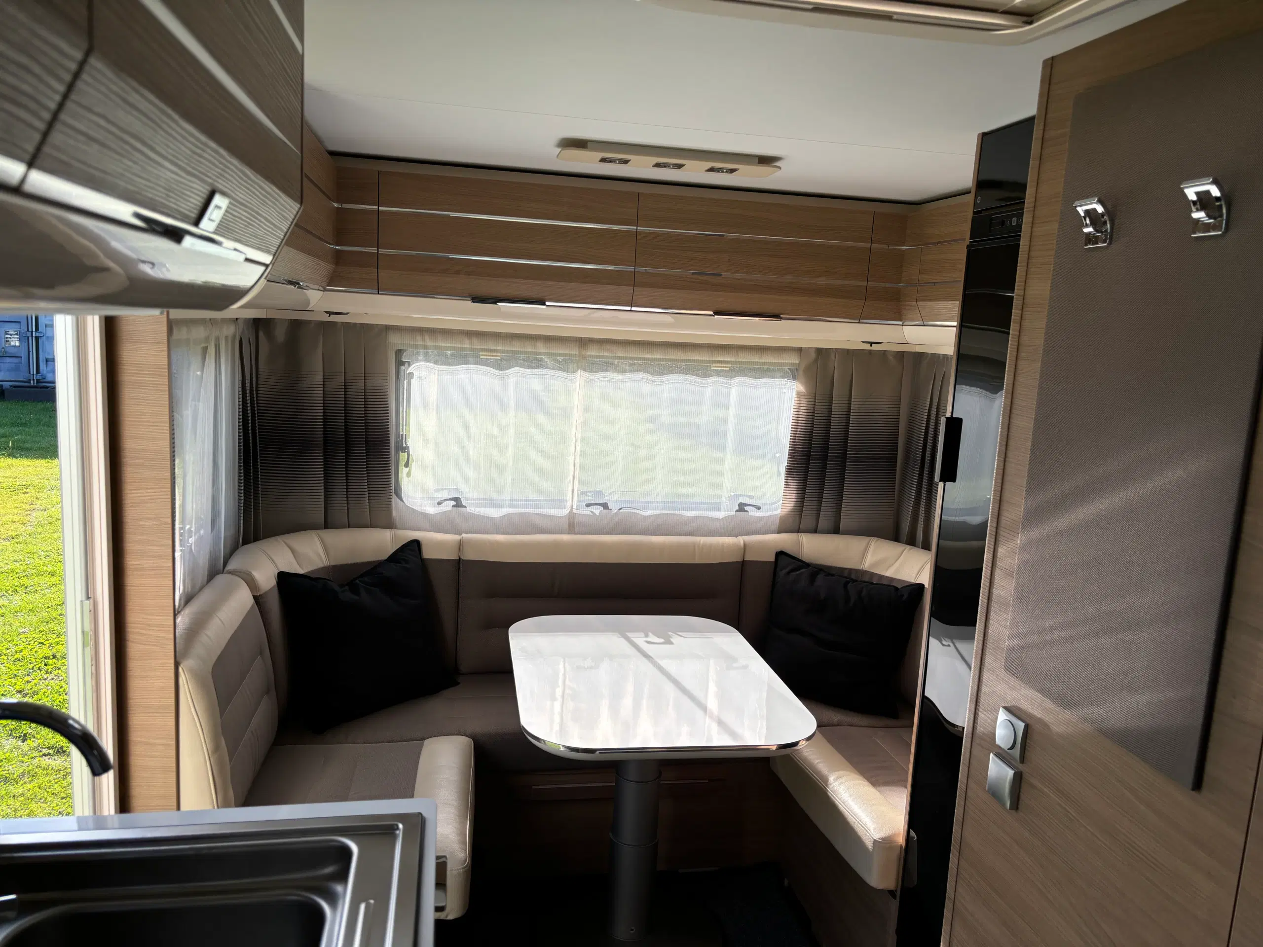 Adria Adora 482 LU med unik aircon