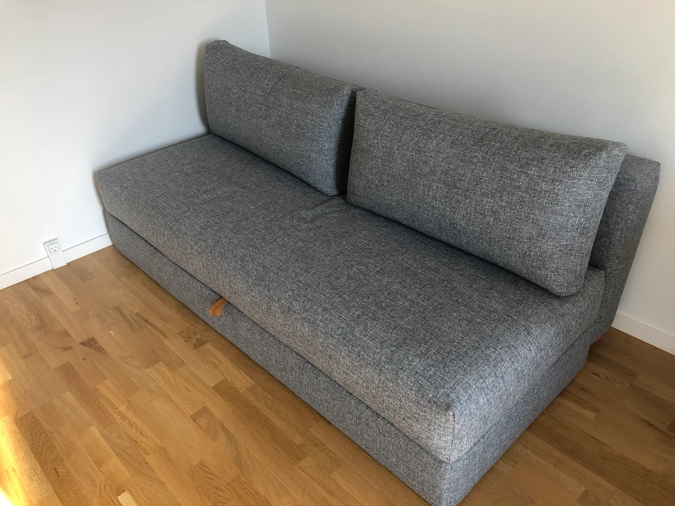 Sovesofa med opbevaring og topmadras