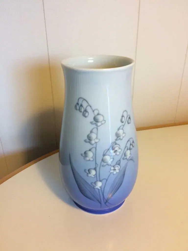 B&G vase