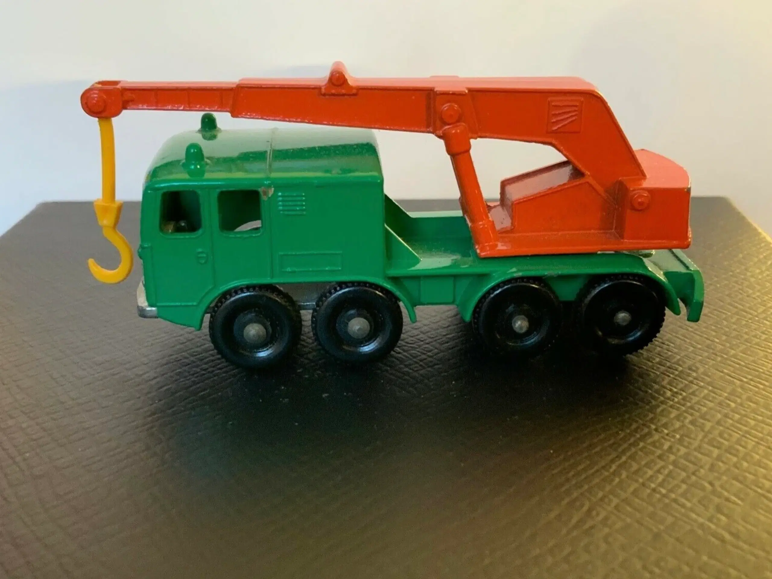 Matchbox No 30 8 Wheeler Crane Truck