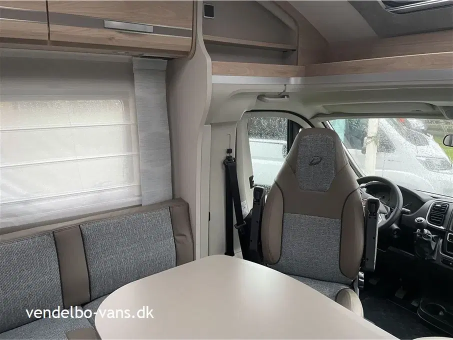 2023 - Dethleffs Pulse Classic T 7051 EB   Luksuriøs camper med enkeltsenge og stor garage