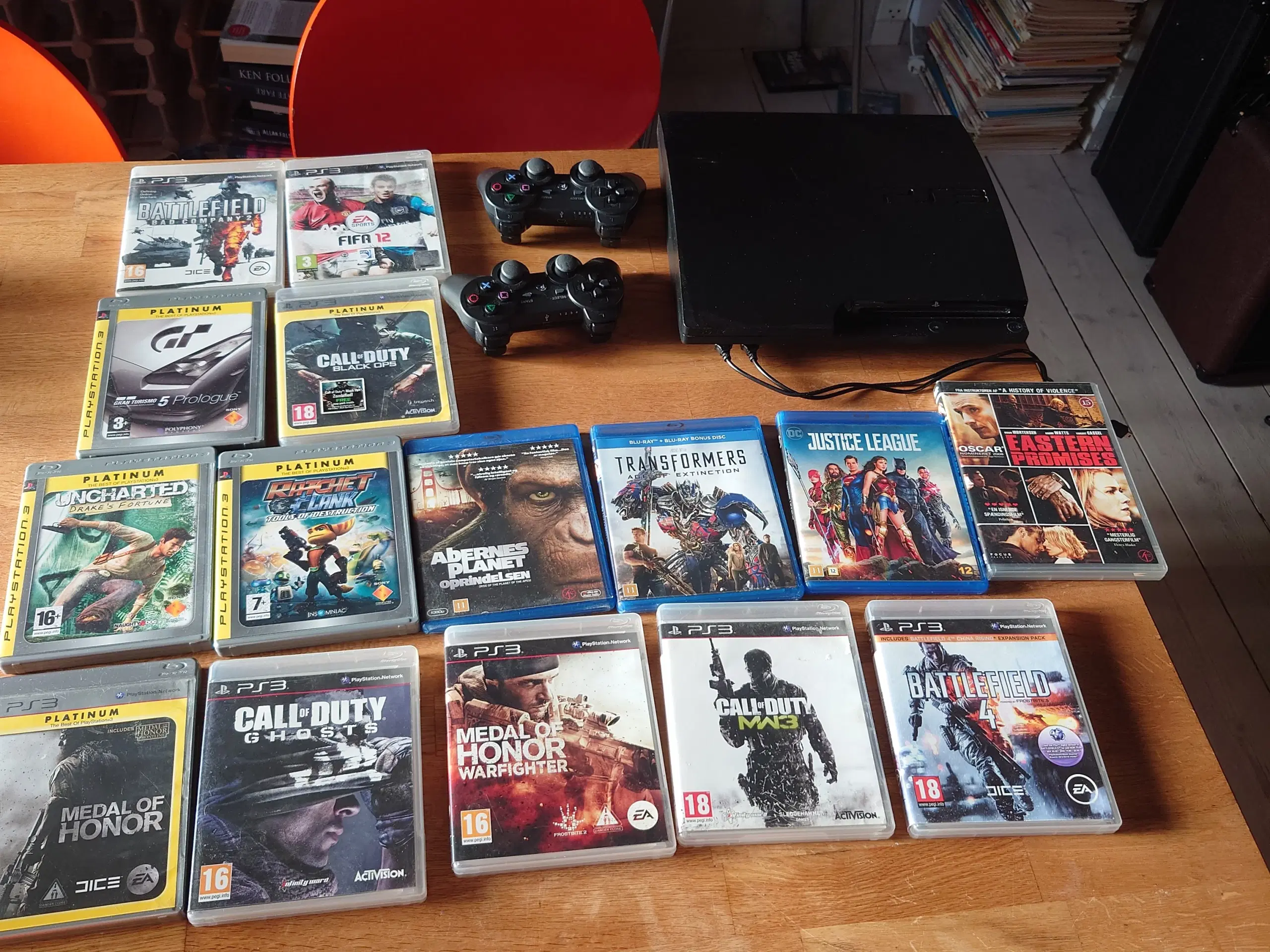 Playstation 3 m 2 cont og spil