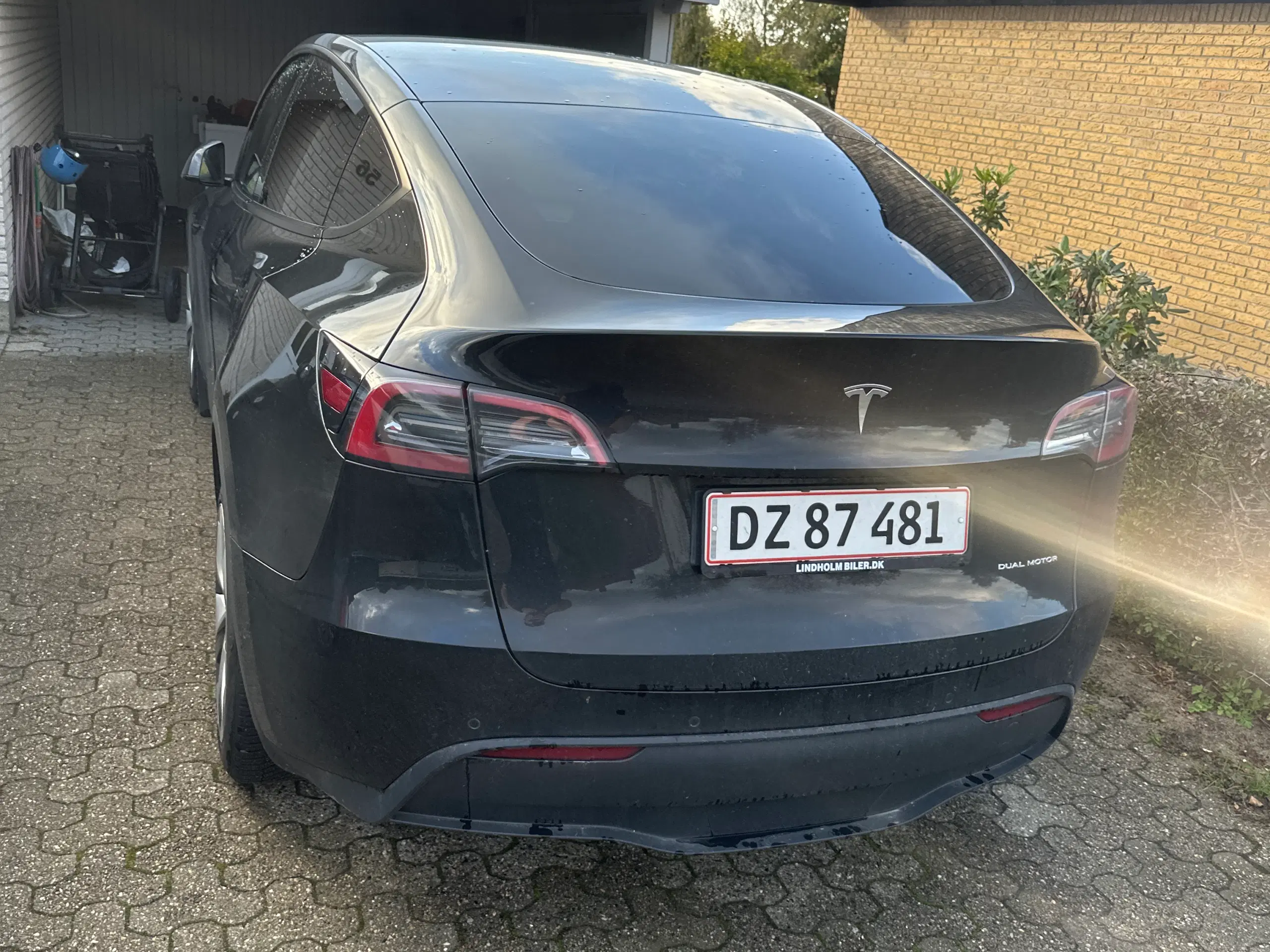 Tesla Model Y LR sælges