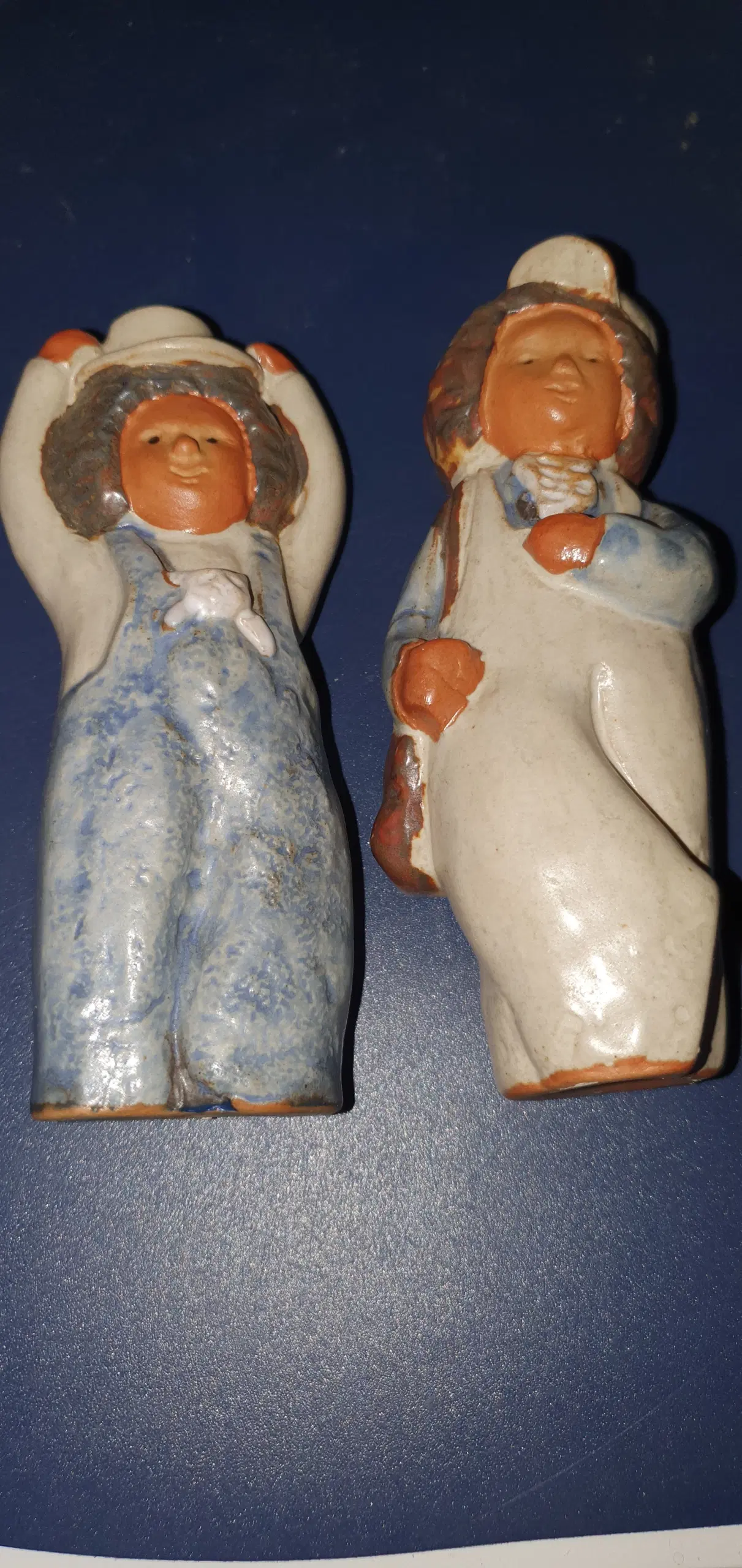 2 drenge keramikfigure