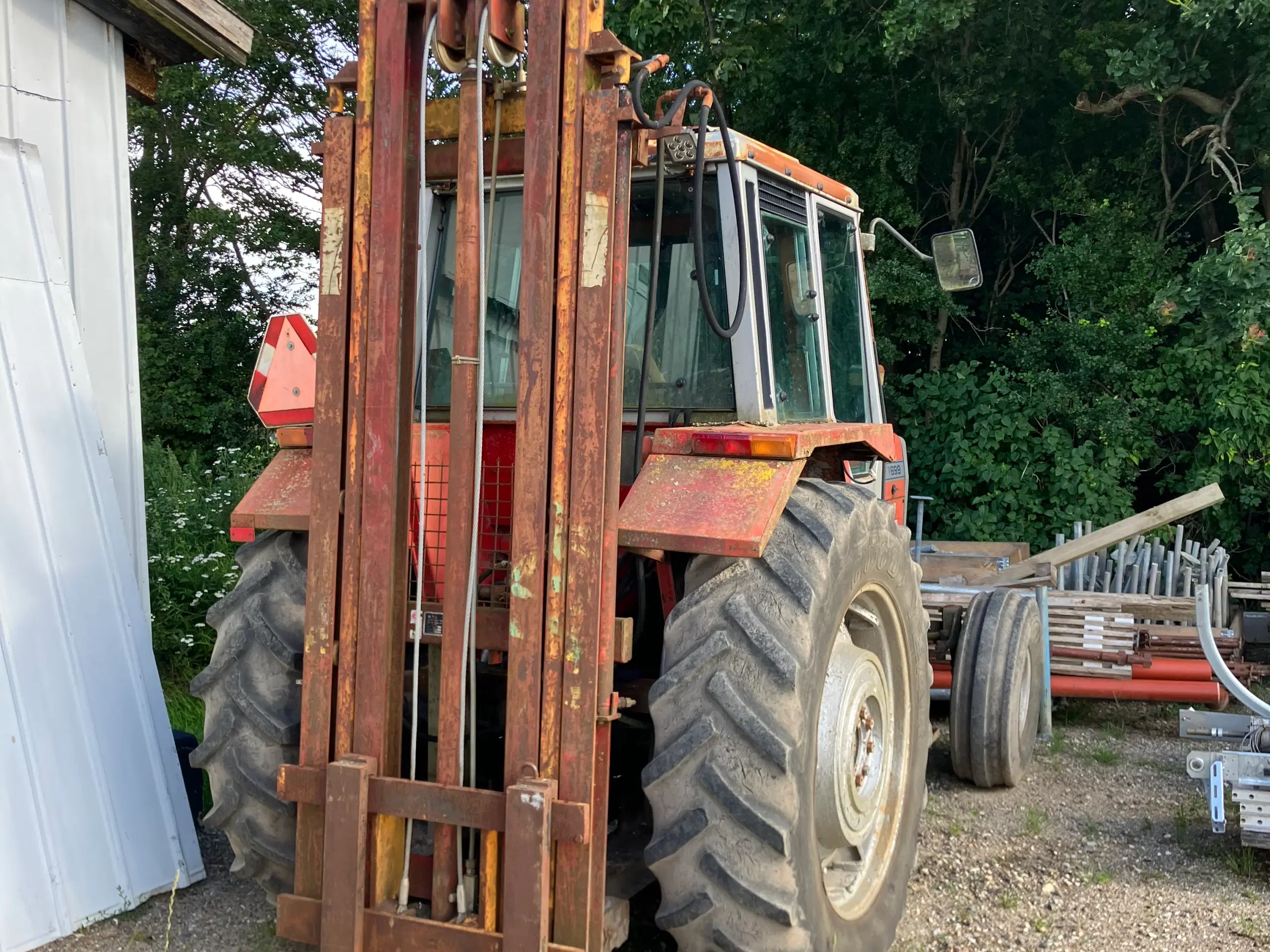 massey ferguson 699 m 6m lift.