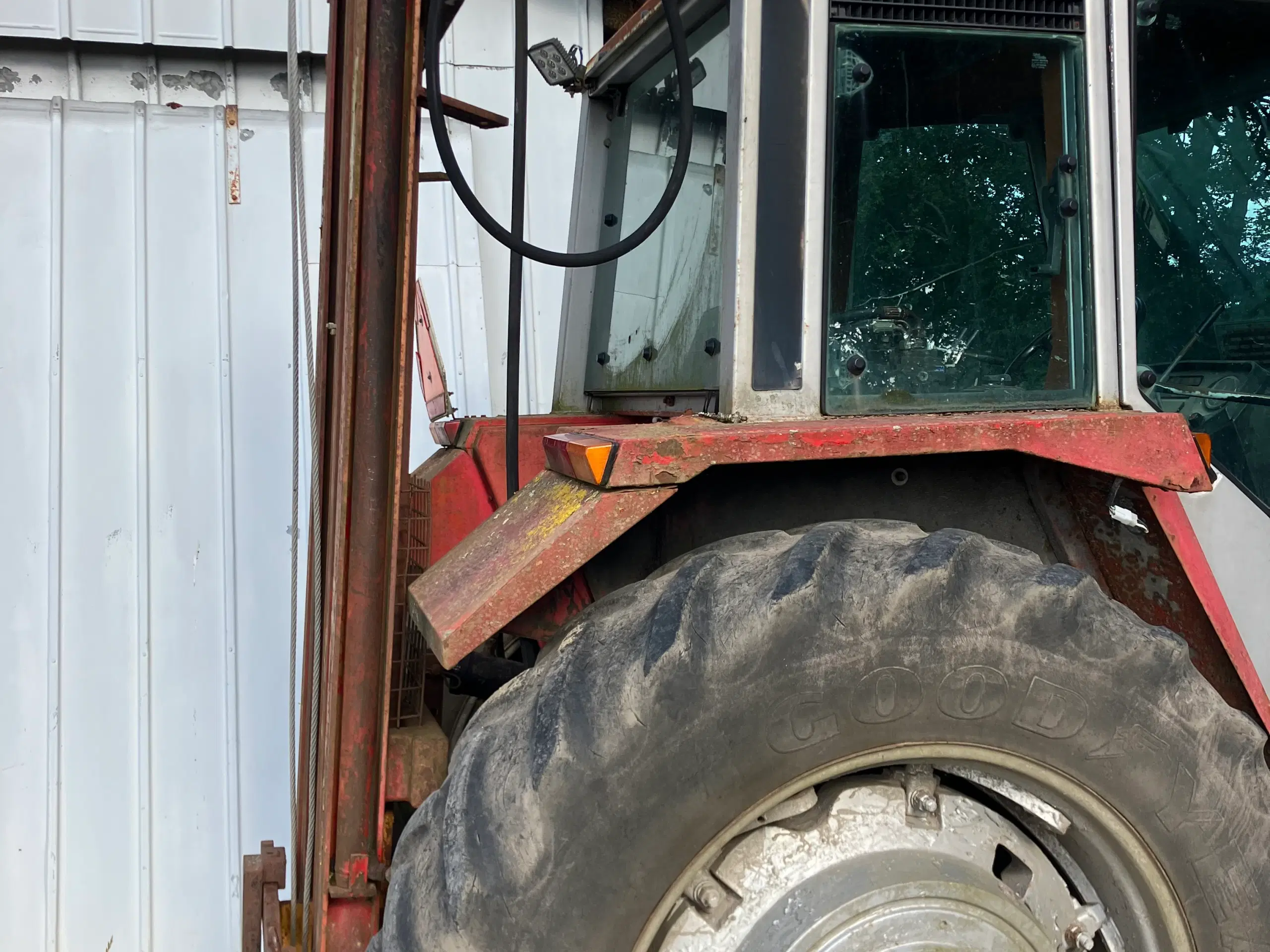 massey ferguson 699 m 6m lift.