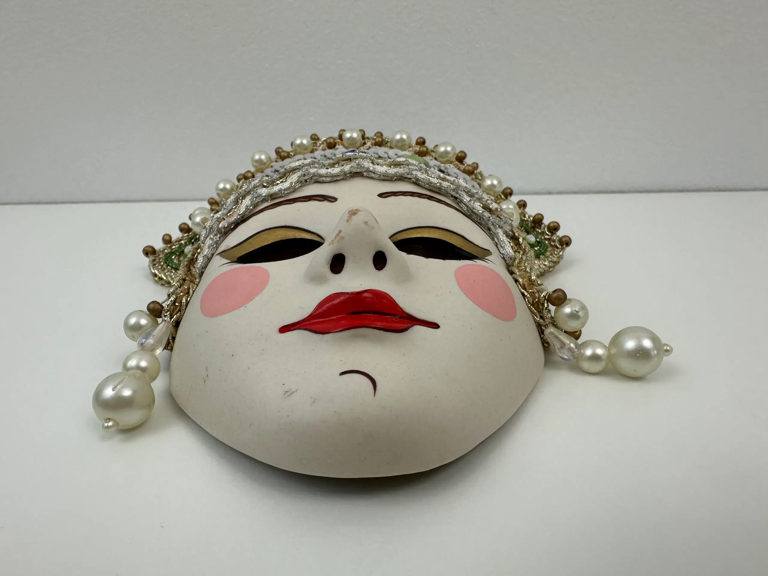 Maske i porcelæn