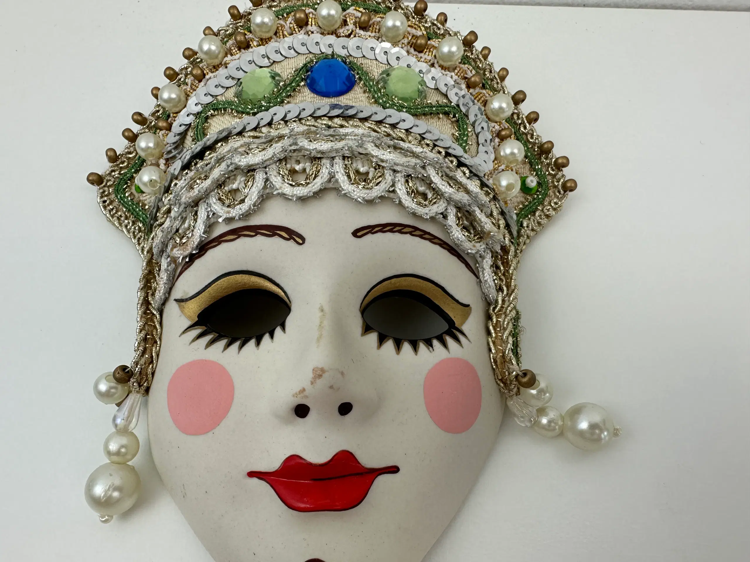 Maske i porcelæn