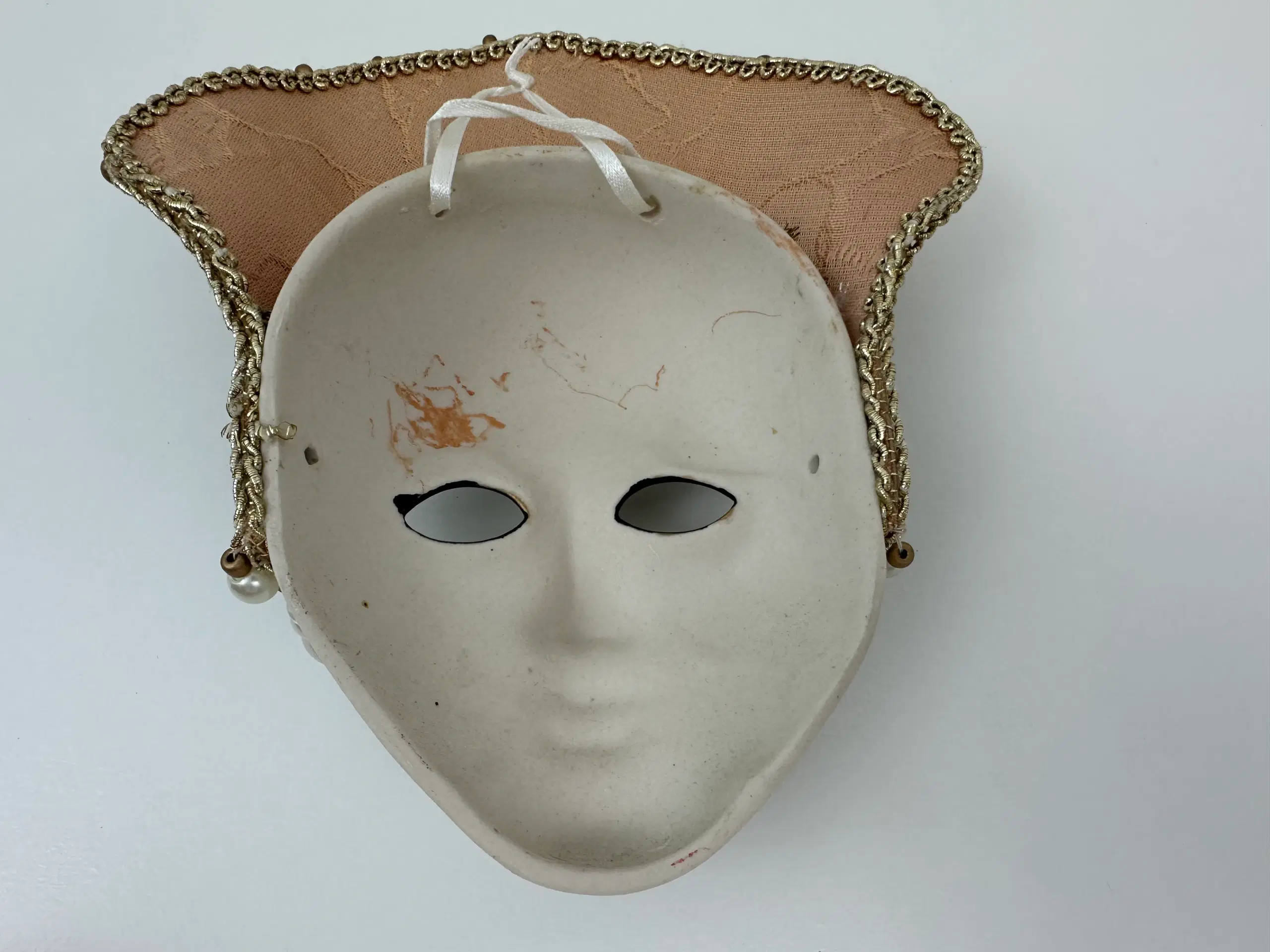 Maske i porcelæn