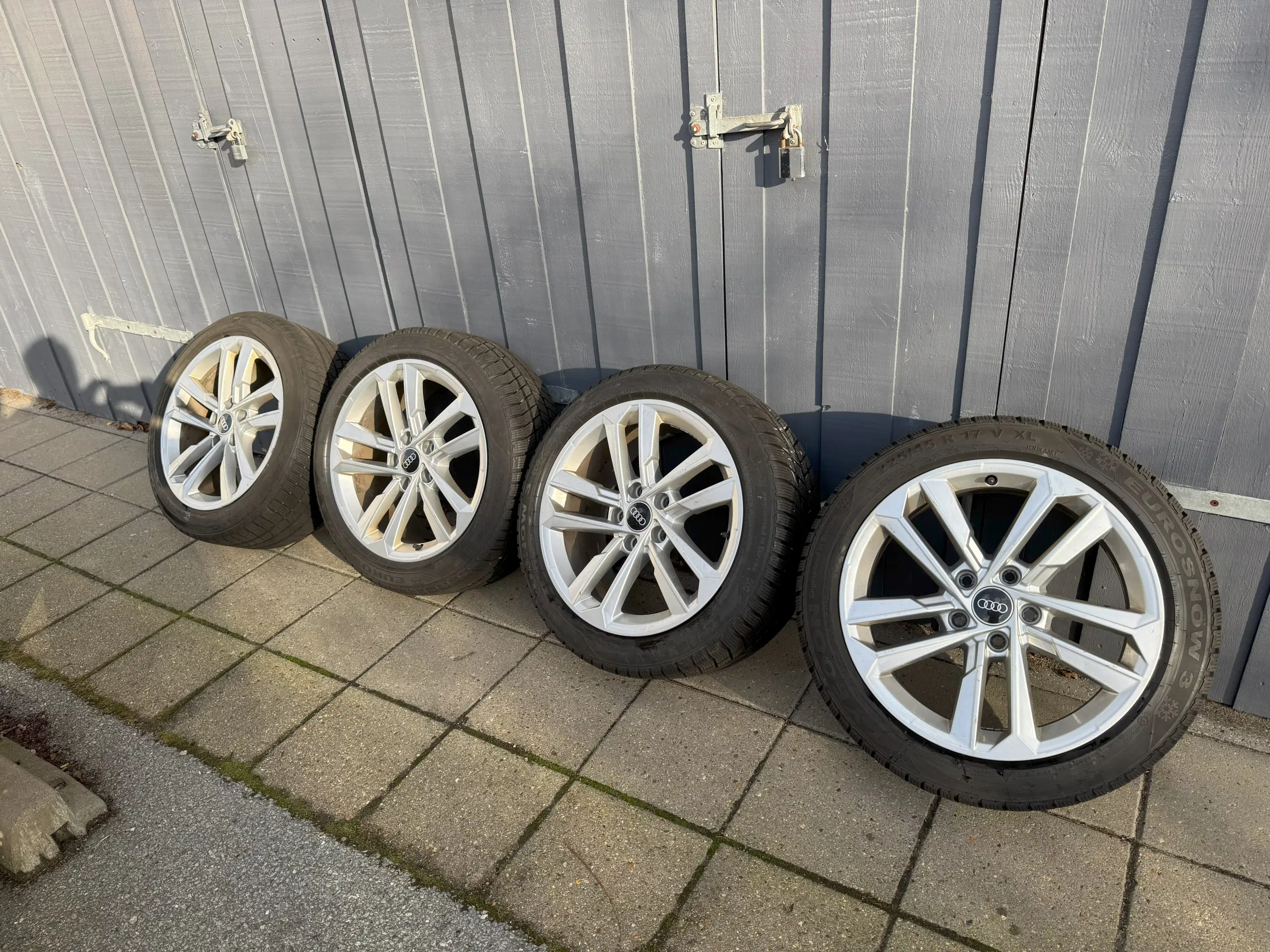 Originale 17" AUDI fælge med vinterdæk