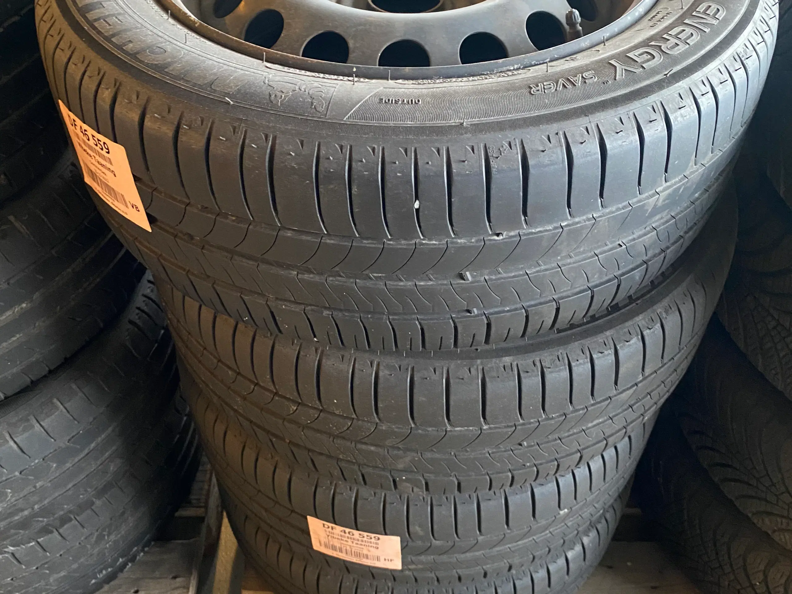 Stålfælge på Michelin sommerdæk 205/55 R16