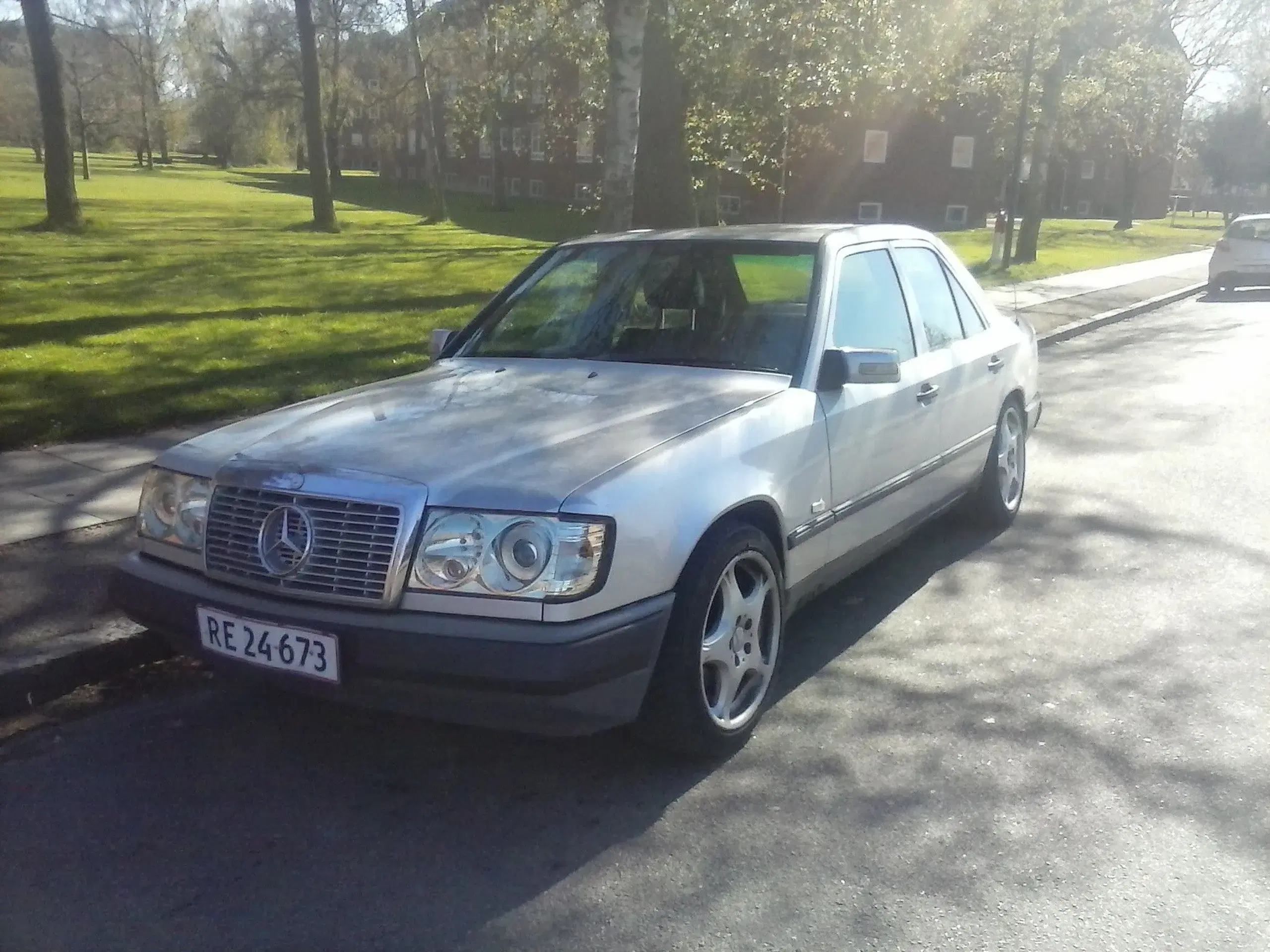 Mercedes Benz 260 E årg´86