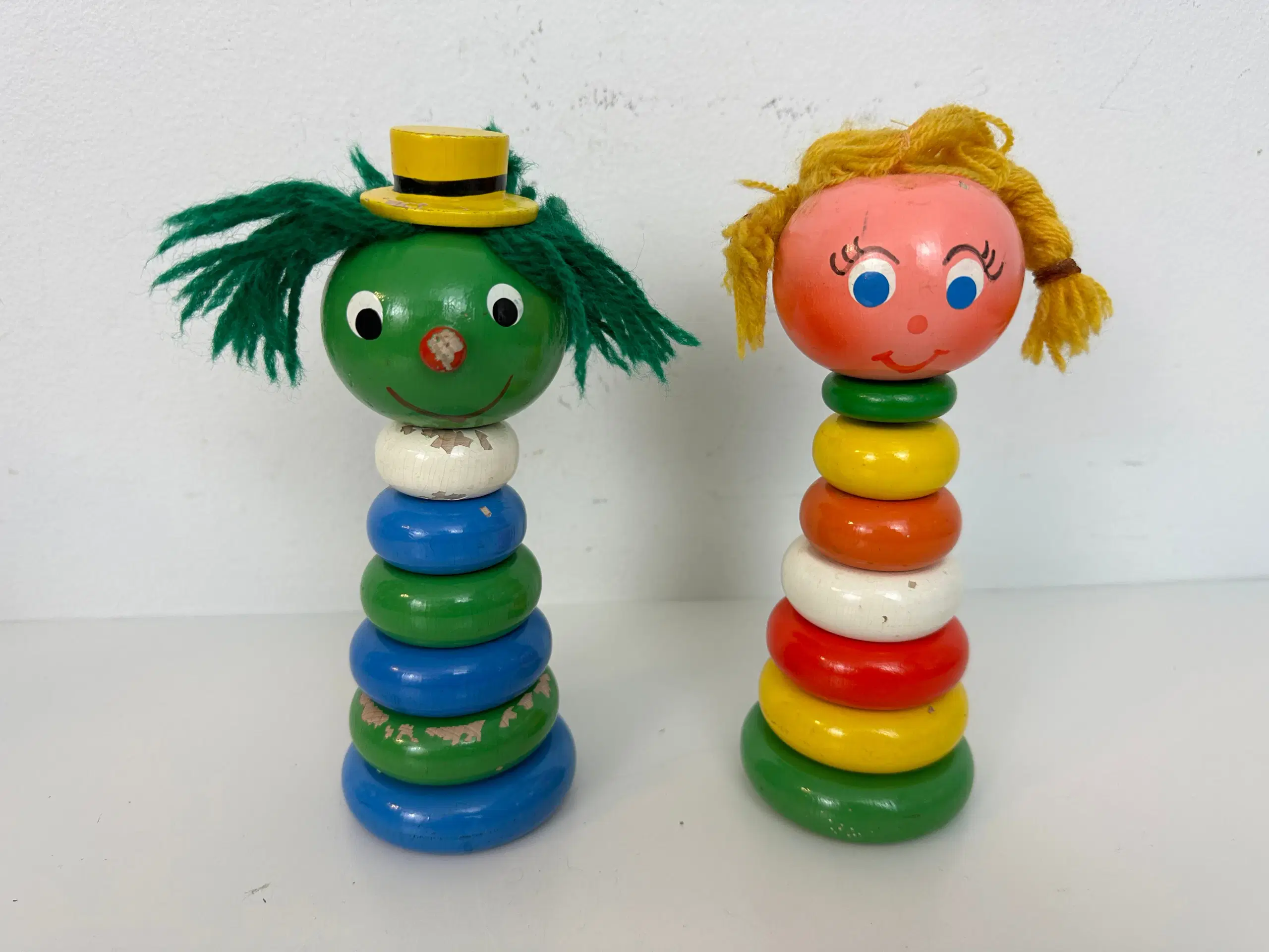 Et sæt retro stabelfigurer / træfigurer