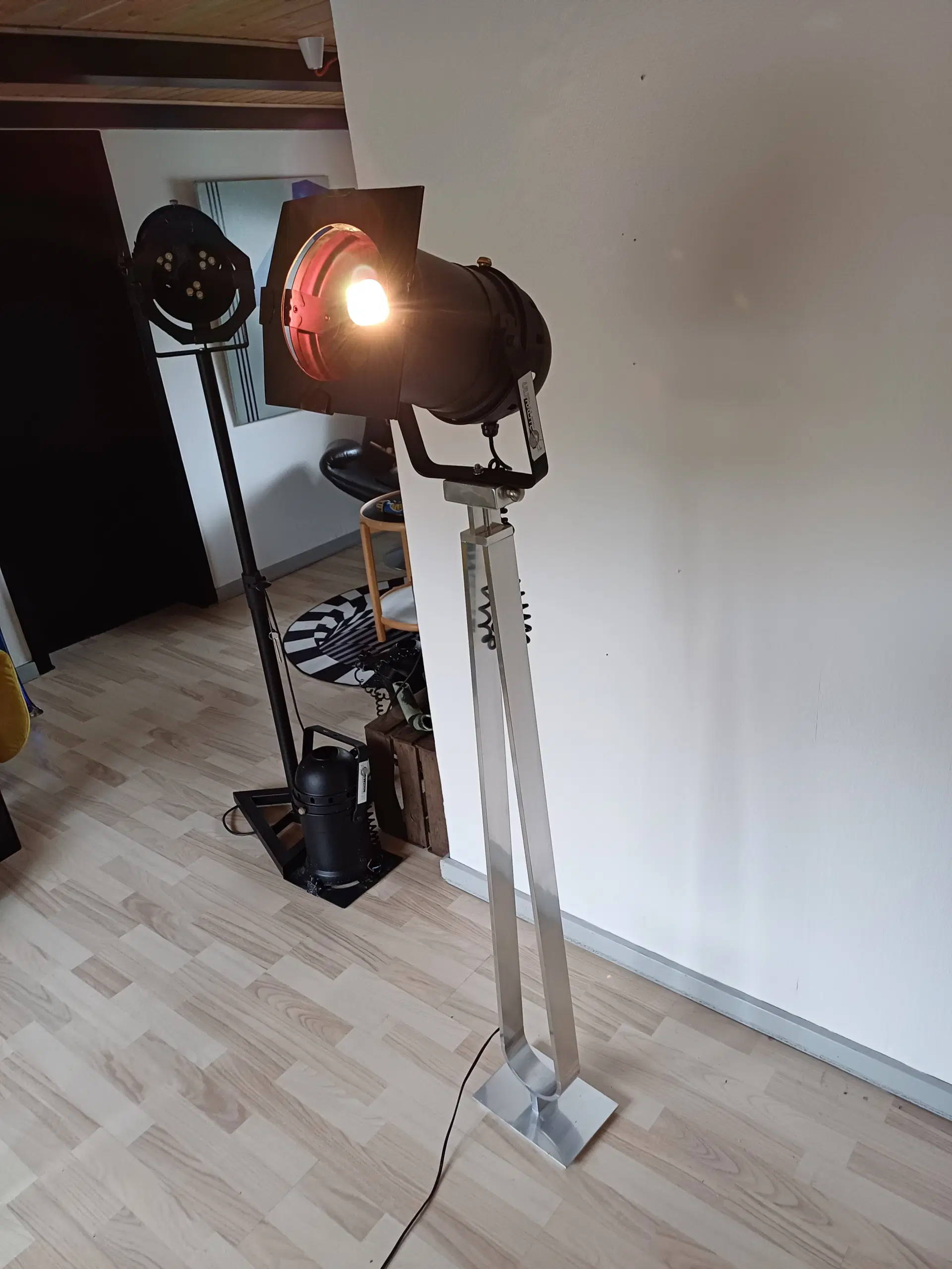 Projektør gulvlampe