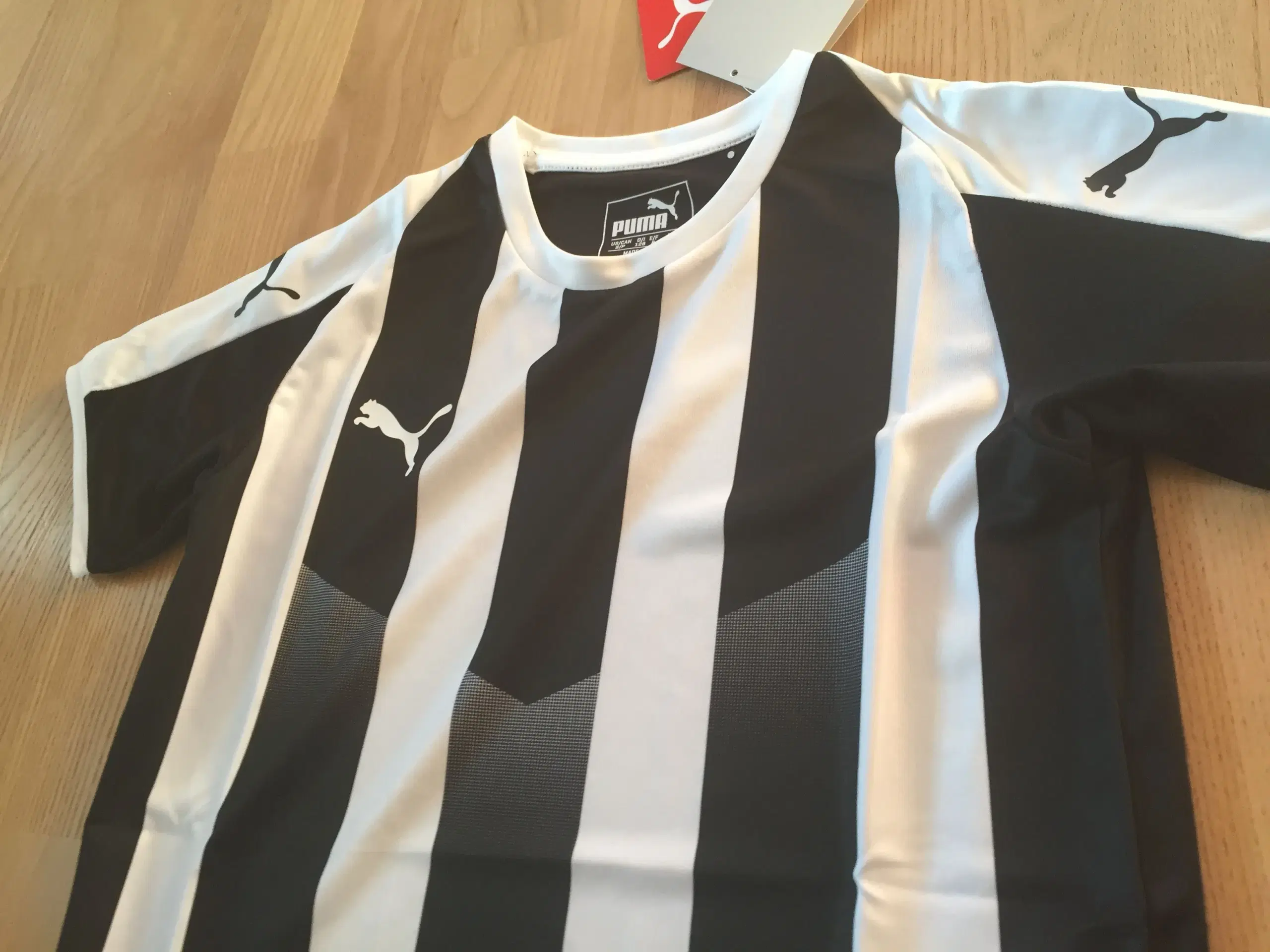 NY stribet Puma t-shirt (7-8 år)