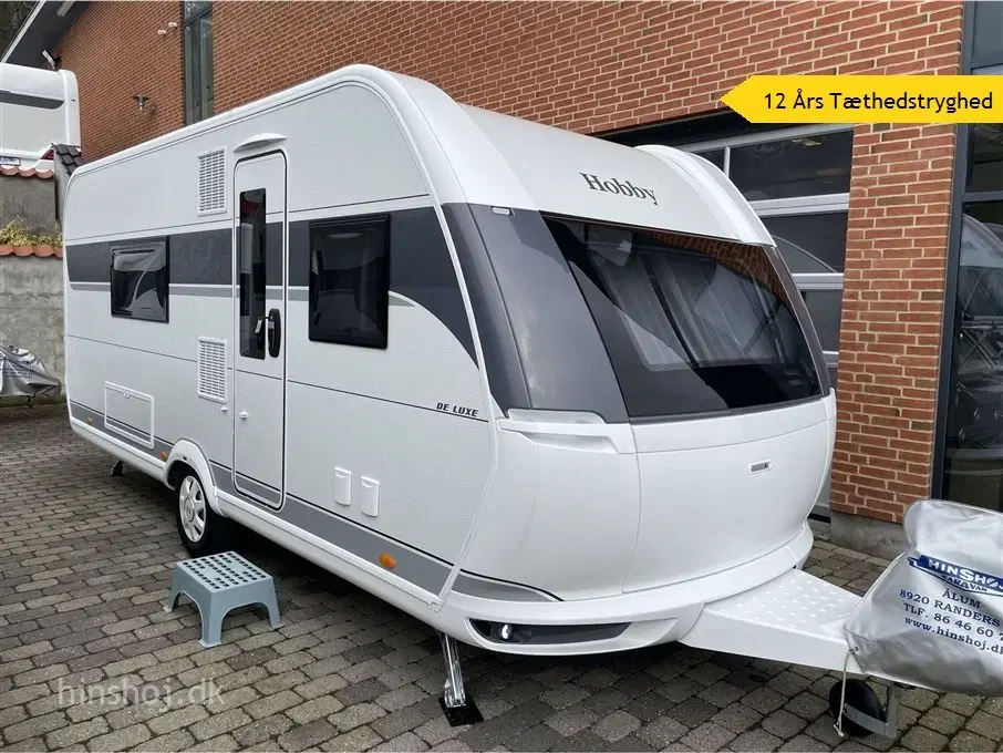 2024 - Hobby De Luxe 495 WFB   Dejlig vogn med stort toiletrum med brus fra Hinshøj Caravan A/S