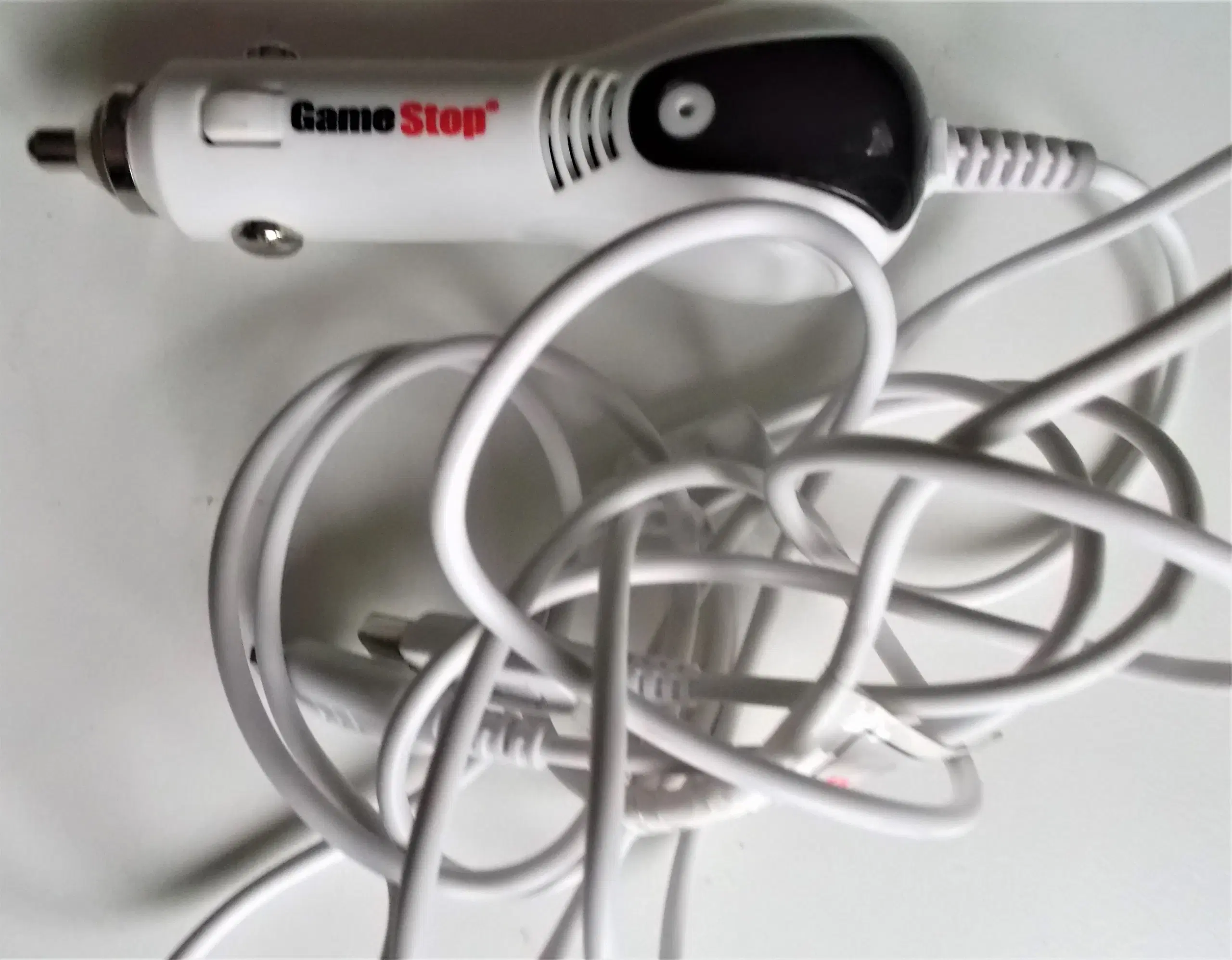 GameStop biladapter strømforsyning til Nintendo