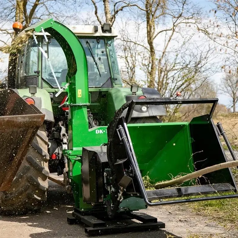 - - - FLISHUGGER TIL TRAKTOR KAPACITET OP TIL Ø250MM RPM540/1000