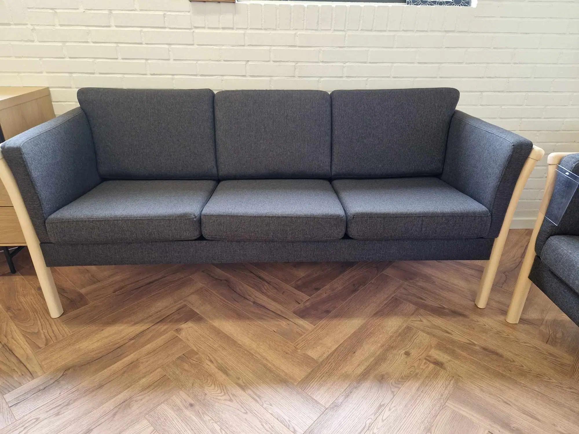 Ny sofasæt med sofabord