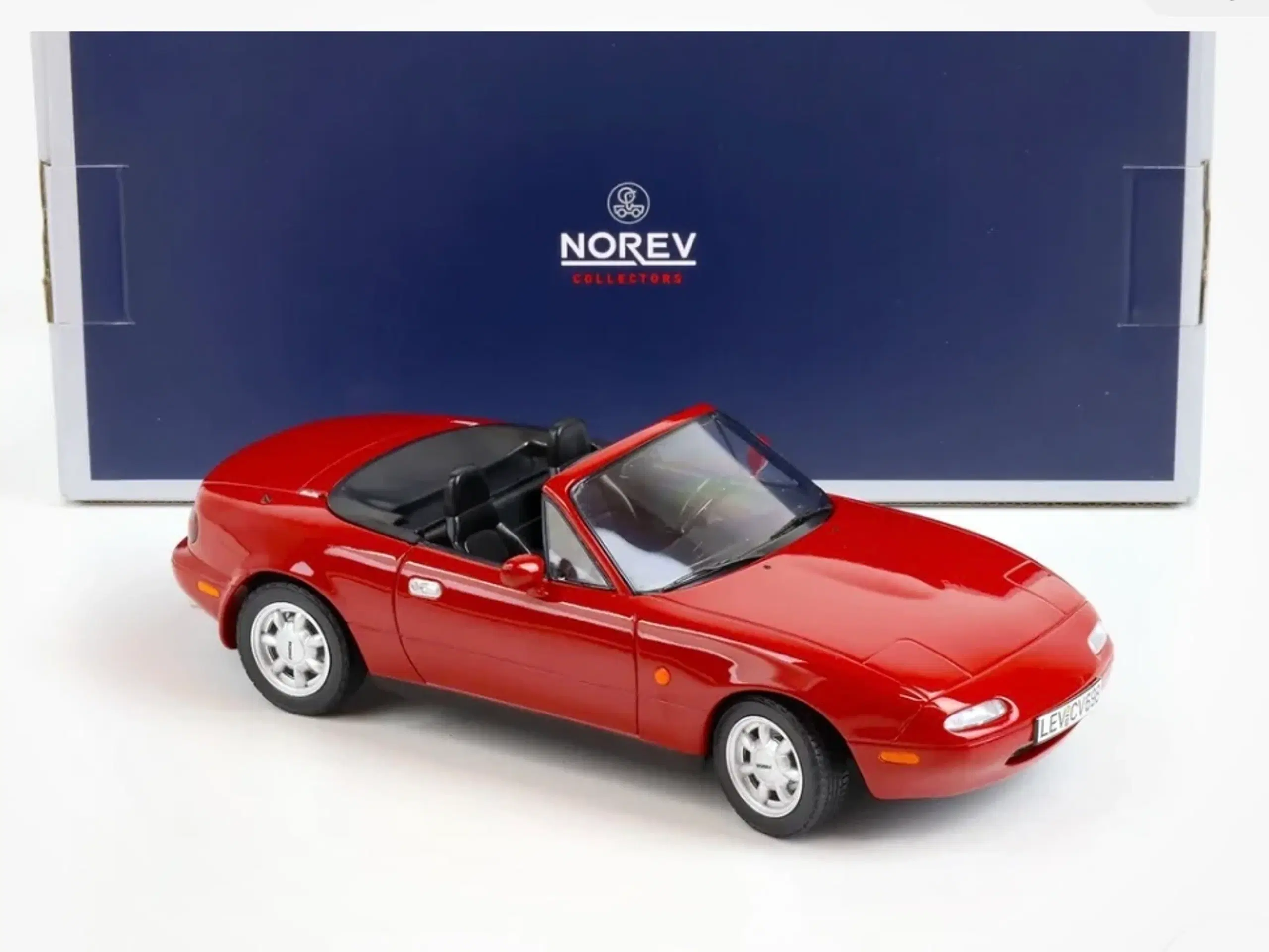 1:18 Mazda MX-5 med hardtop 1989