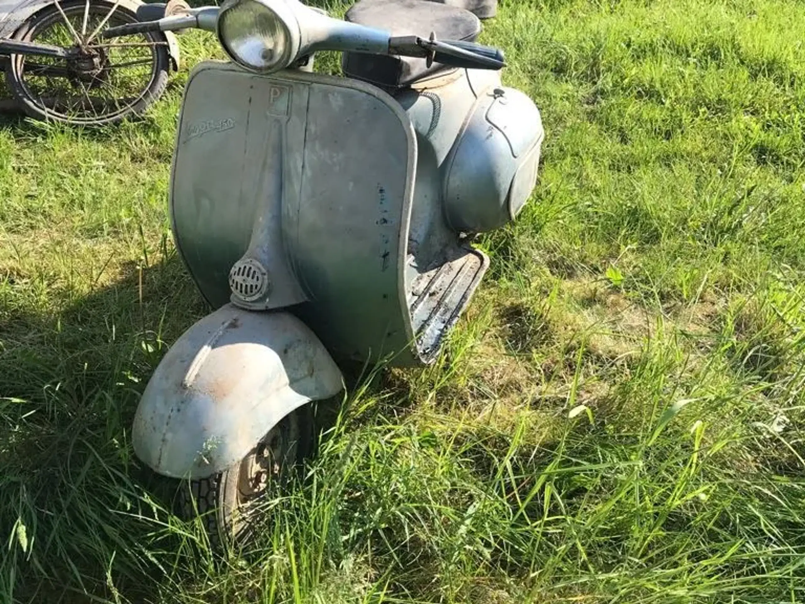 Gammel vespa købes