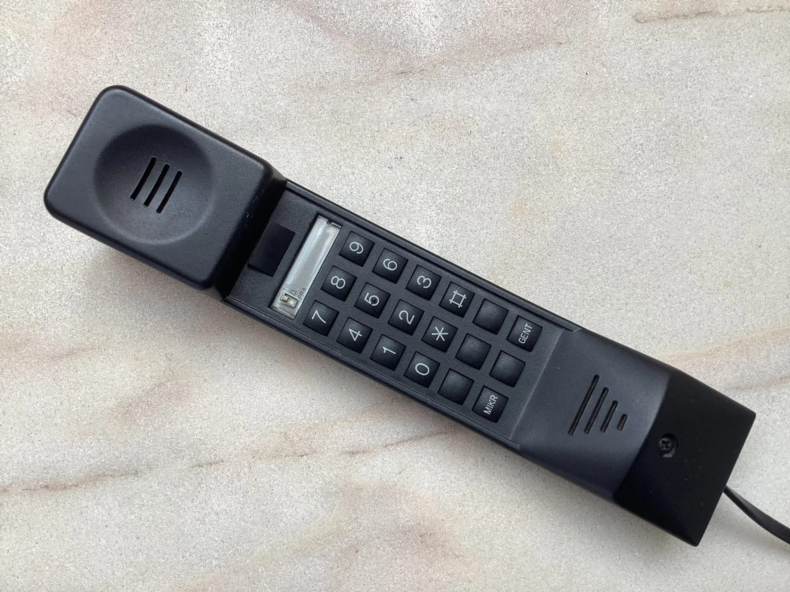 Elegant Kirk Plus fastnettelefon på gulvstander