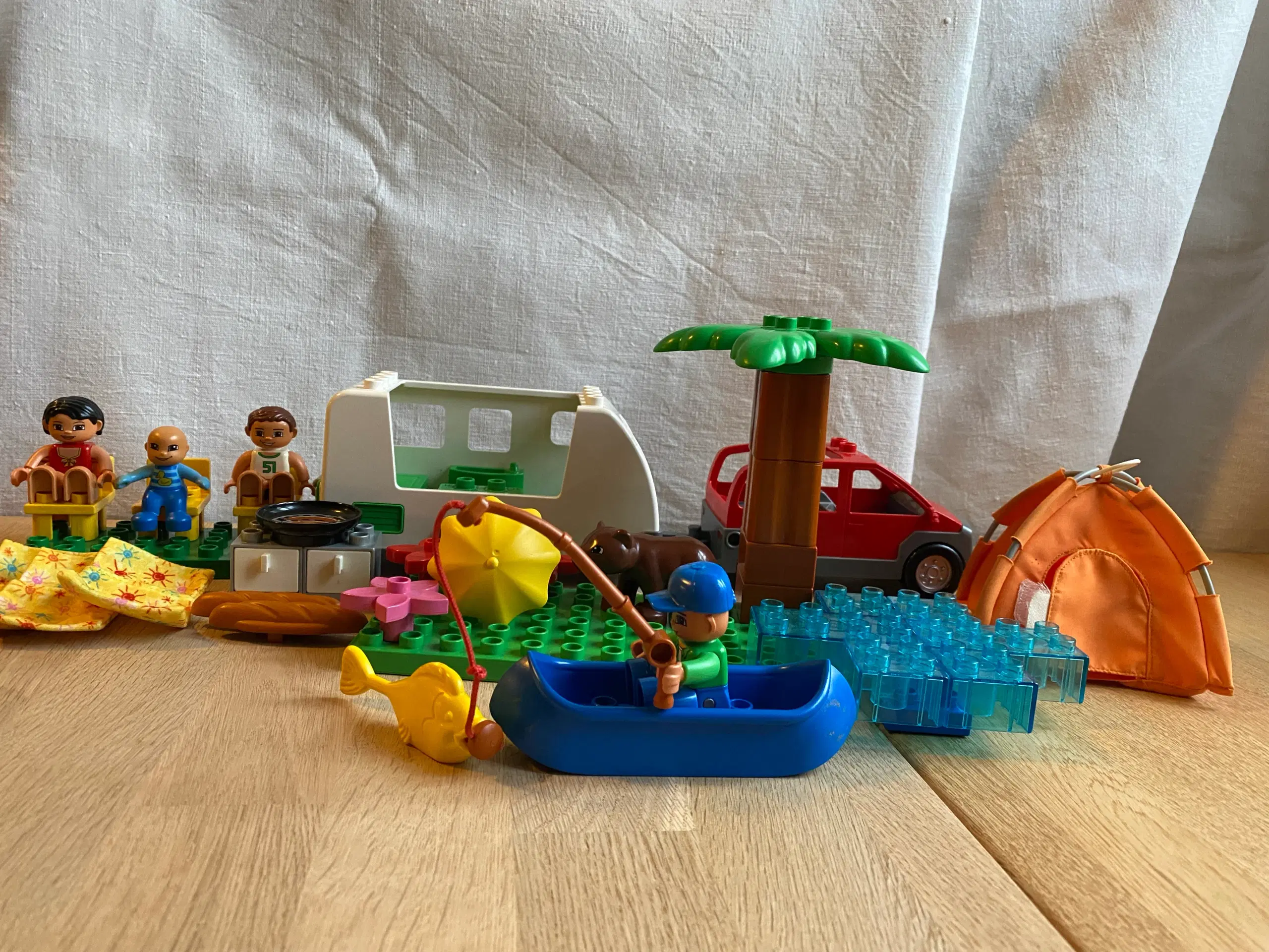 LEGO Duplo campingvogn bil telt mennesker mm