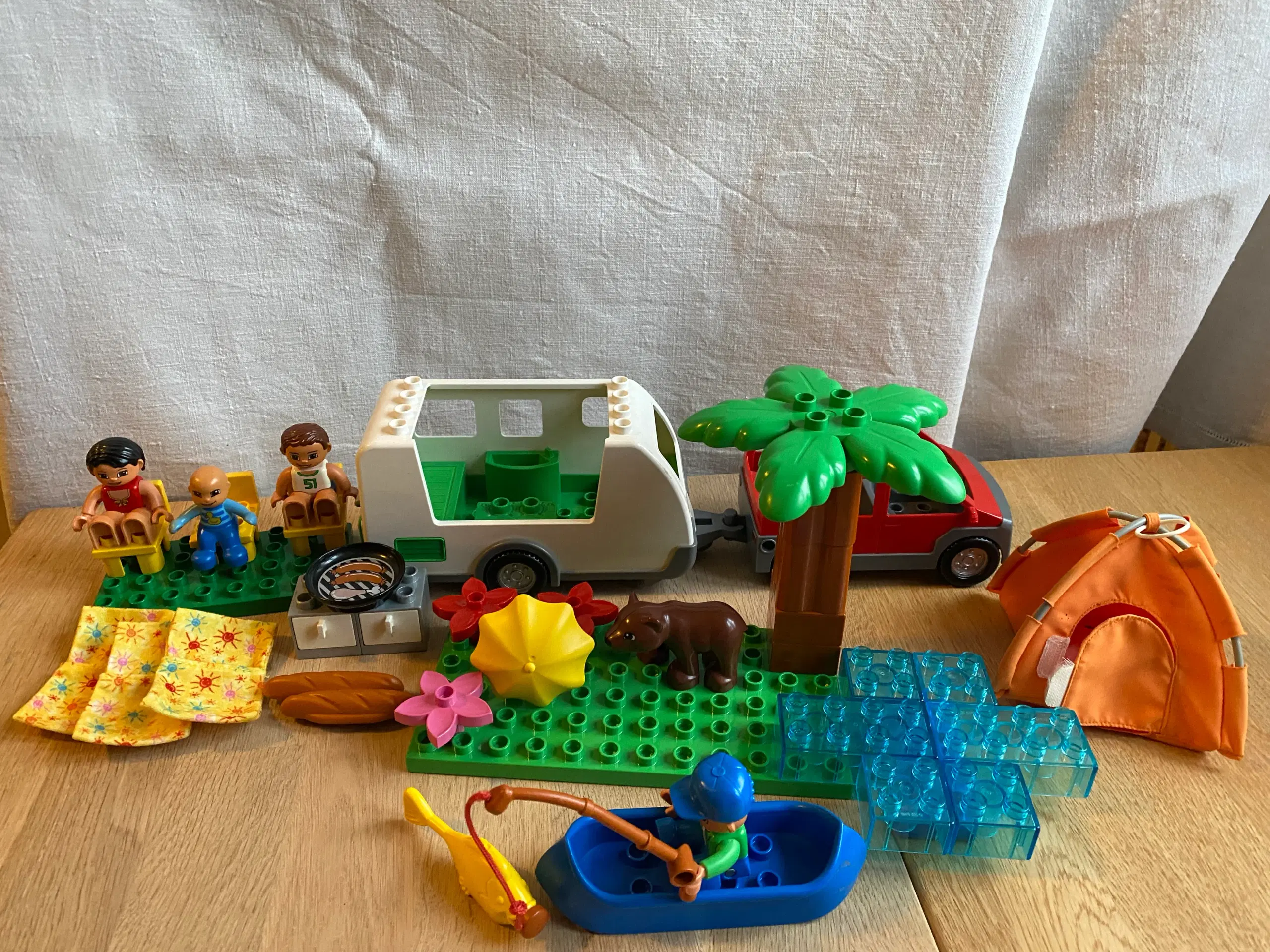 LEGO Duplo campingvogn bil telt mennesker mm