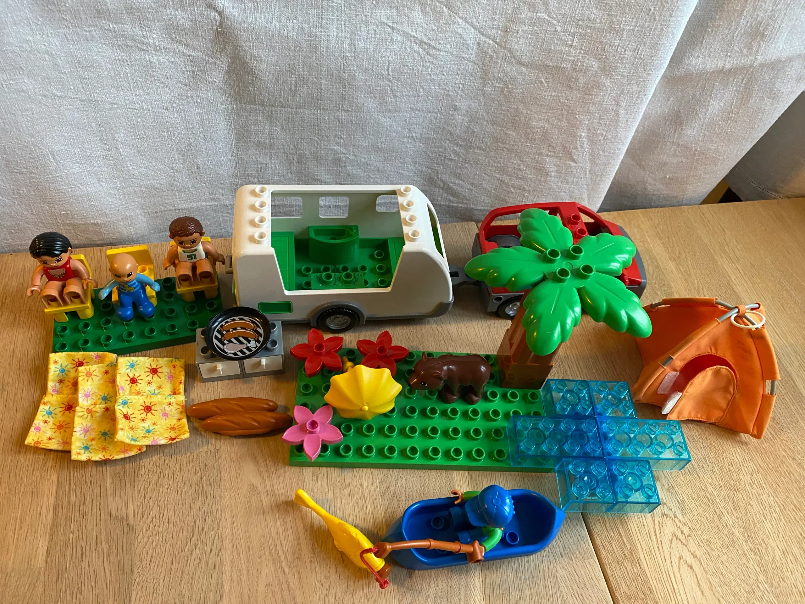 LEGO Duplo campingvogn bil telt mennesker mm